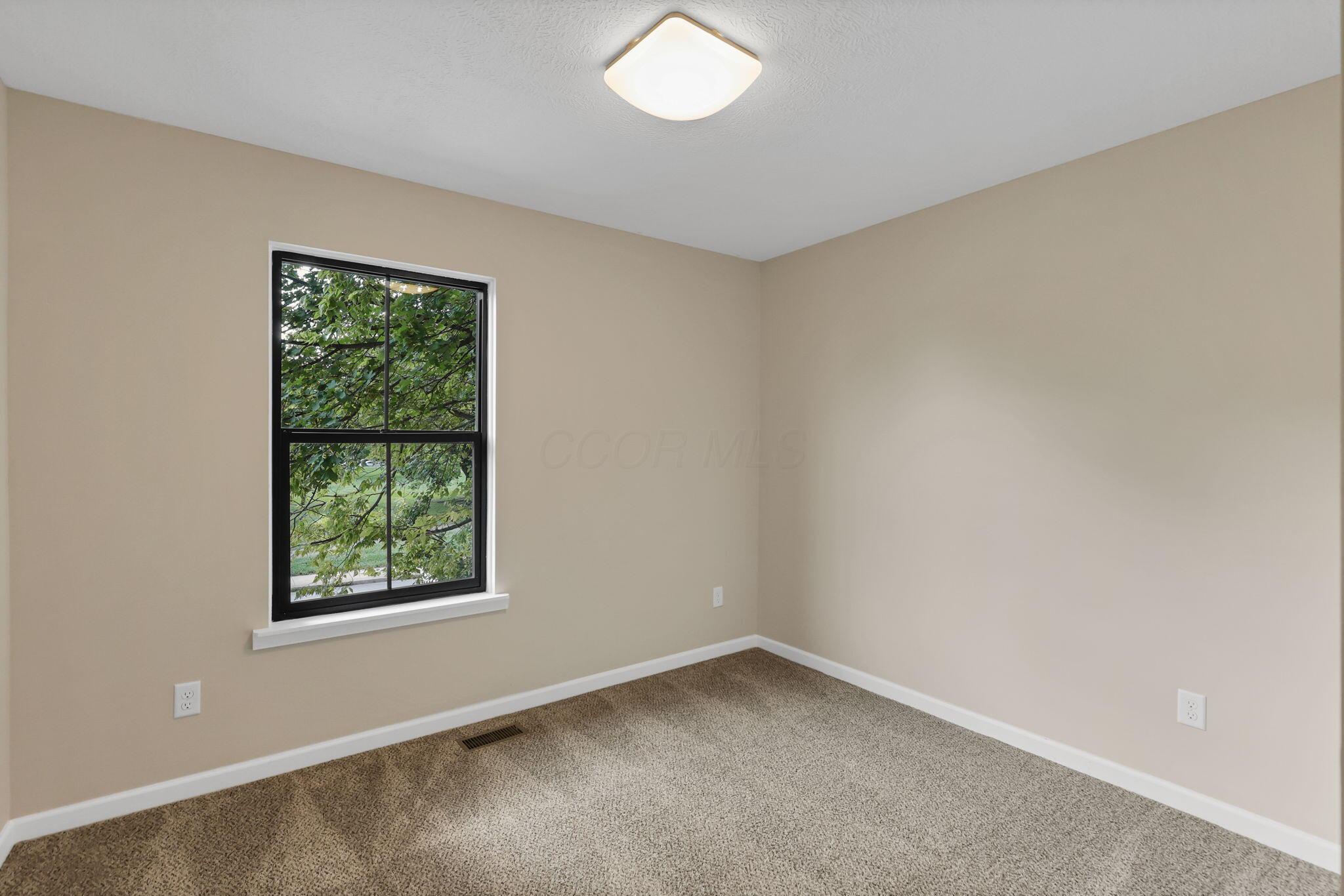 1074 Lockbourne Road Property Photo 25