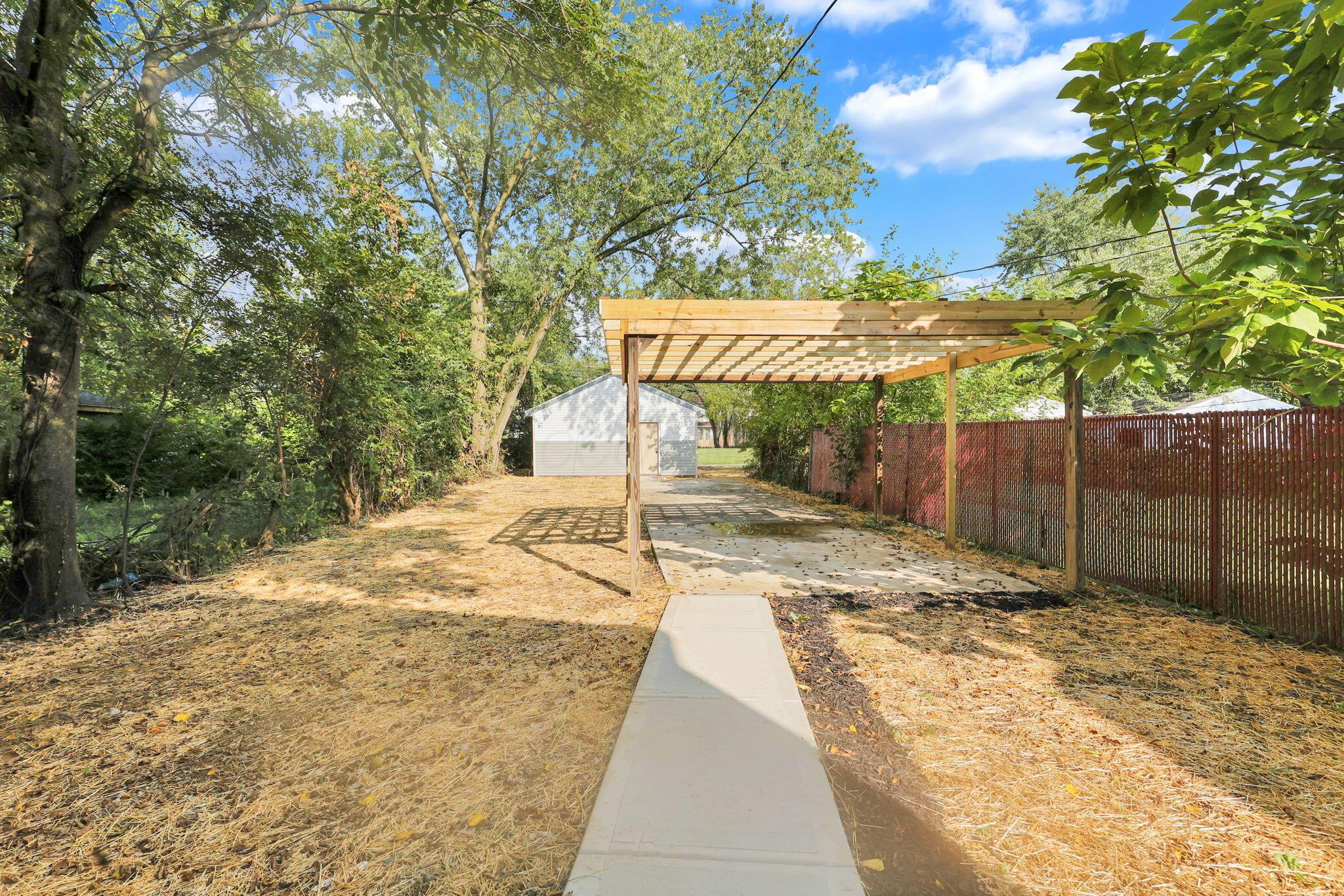 1074 Lockbourne Road Property Photo 32