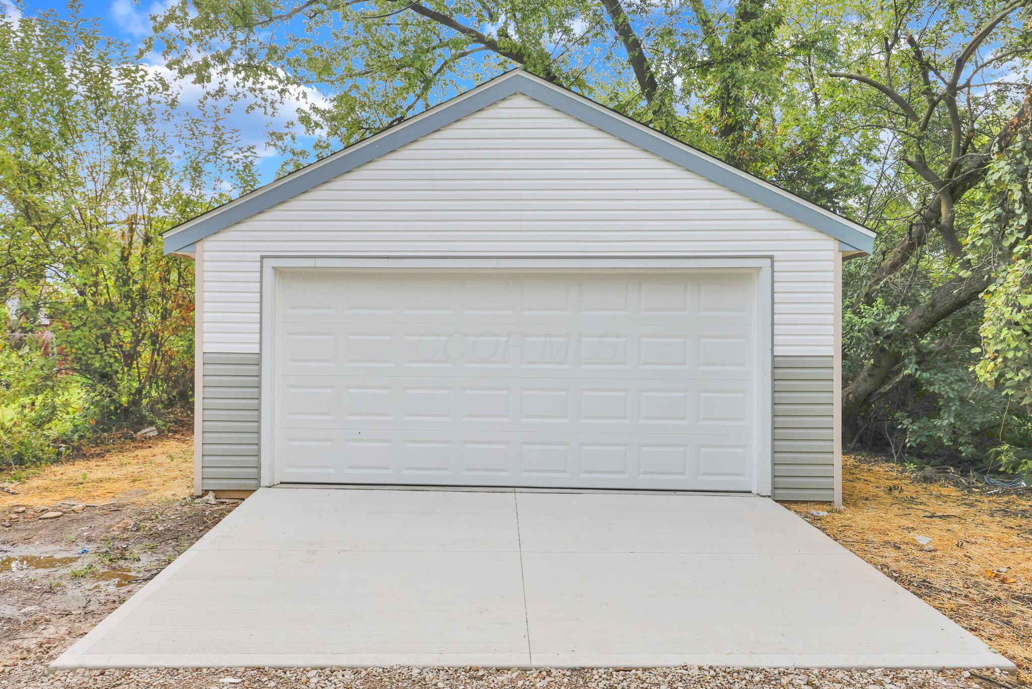 1074 Lockbourne Road Property Photo 36