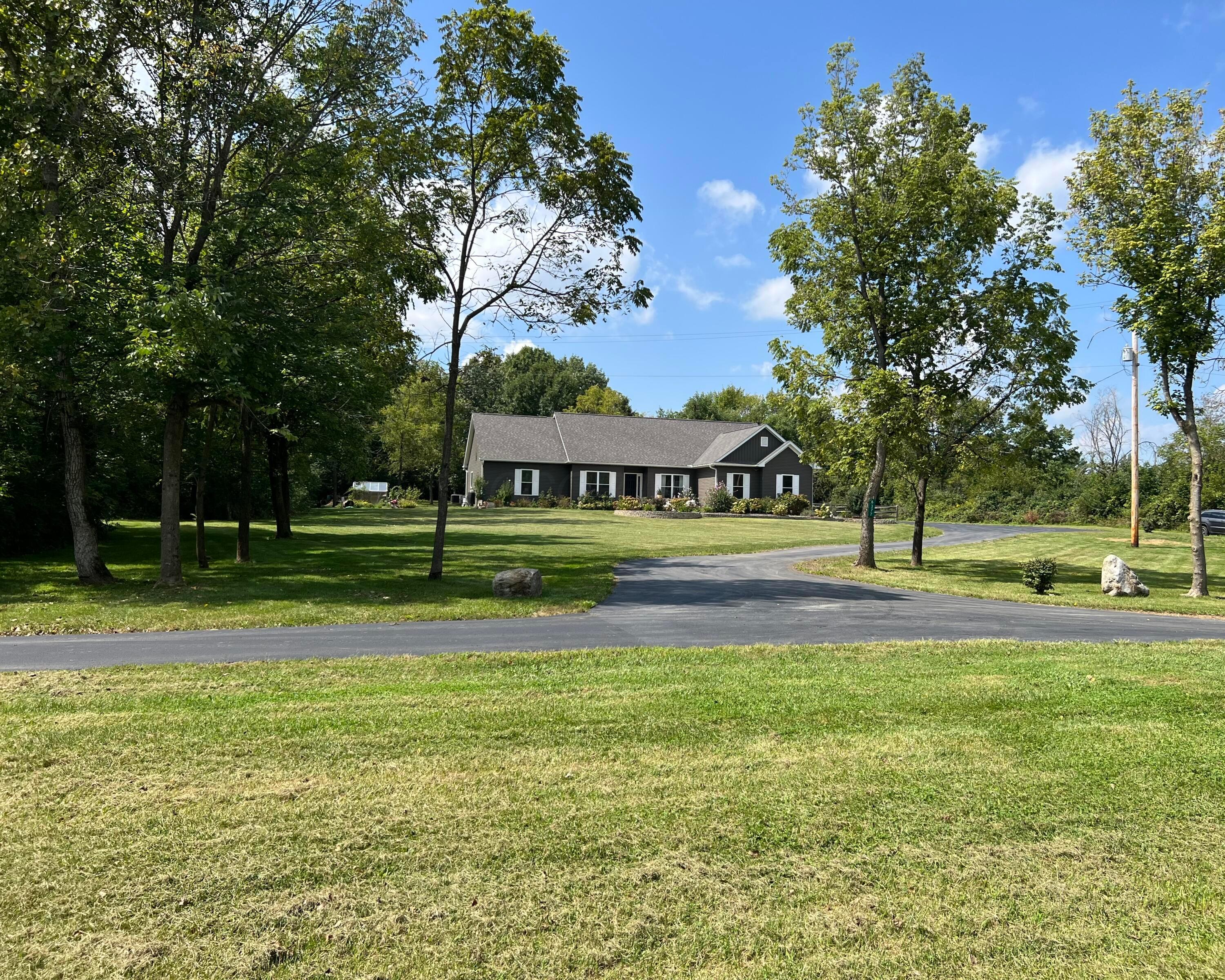 6377 Harrisburg Georgesville Property Photo 1