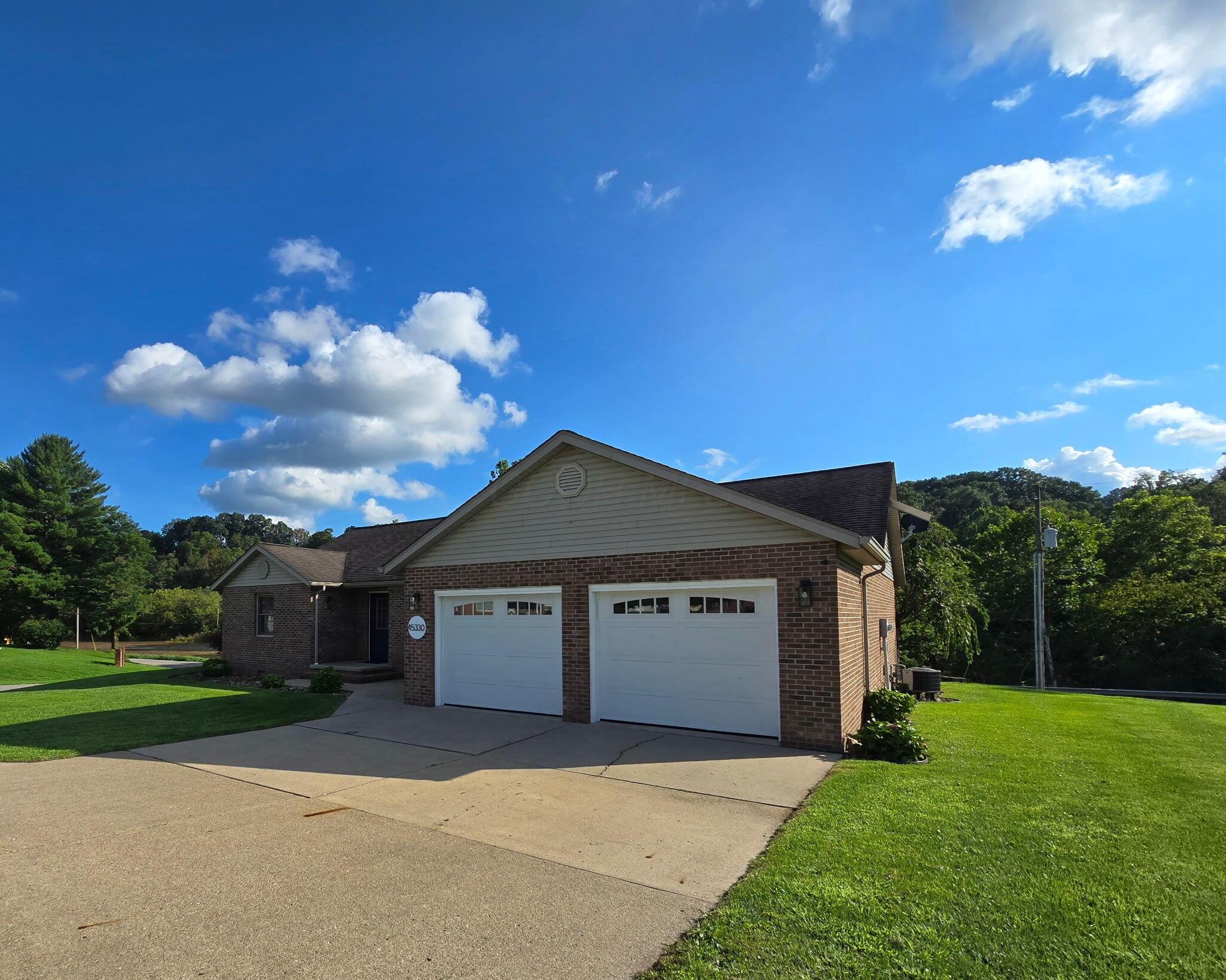 45330 Maple View Circle Property Photo 3