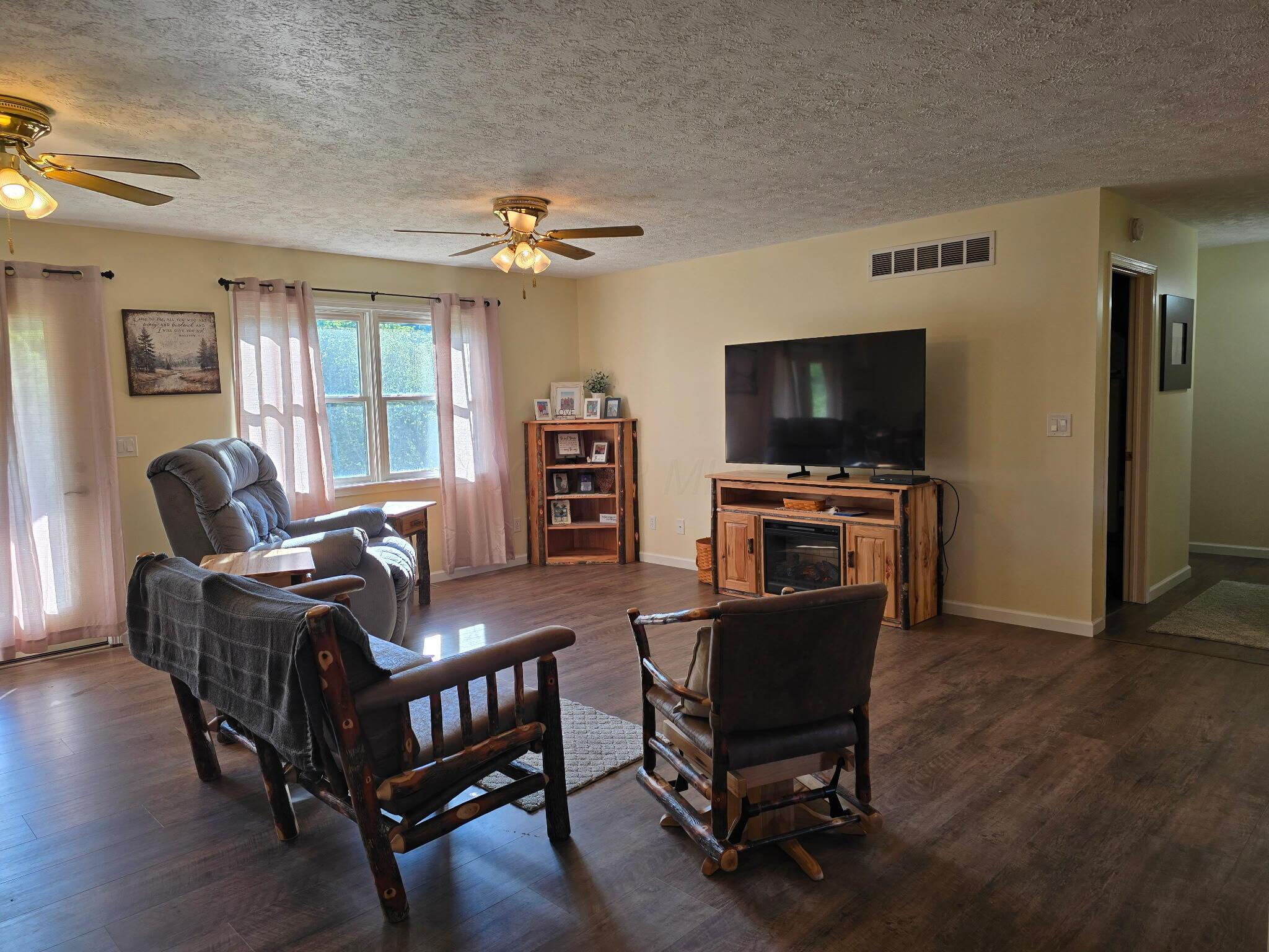 45330 Maple View Circle Property Photo 5