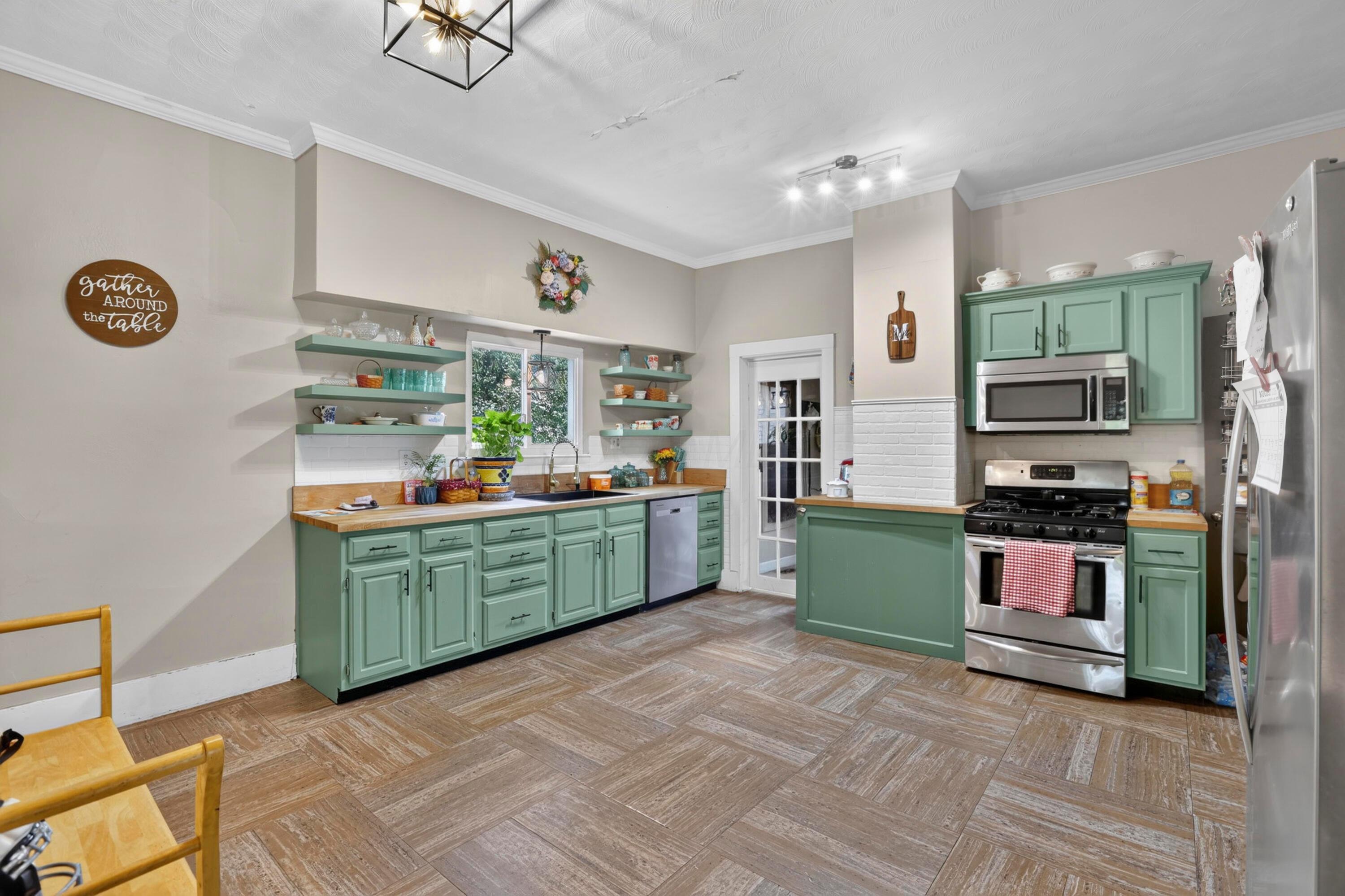 352 Mound Street Property Photo 15