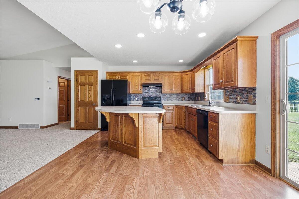 87 Struble Circle Property Photo 6