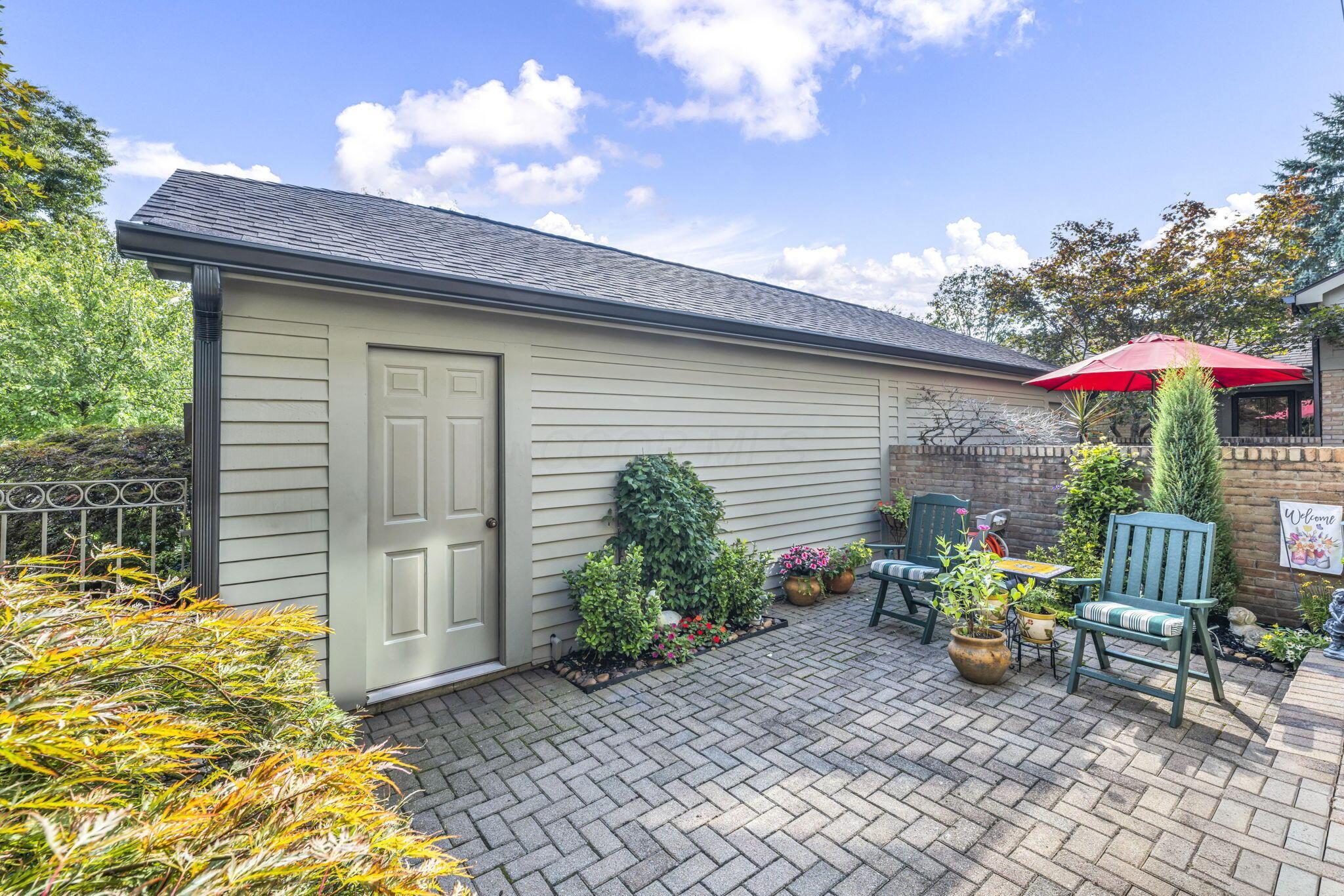 1114 Strathaven Drive N, 5c Property Photo 6