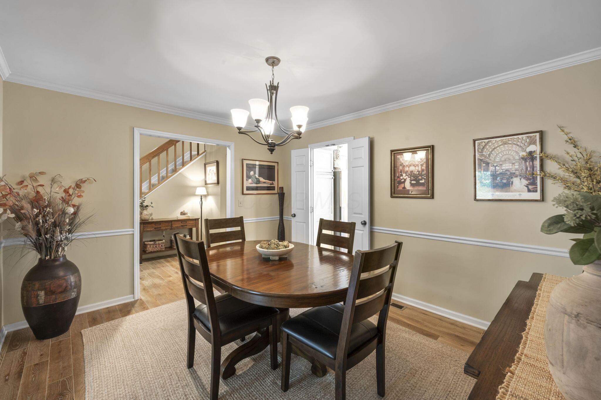 1114 Strathaven Drive N, 5c Property Photo 15