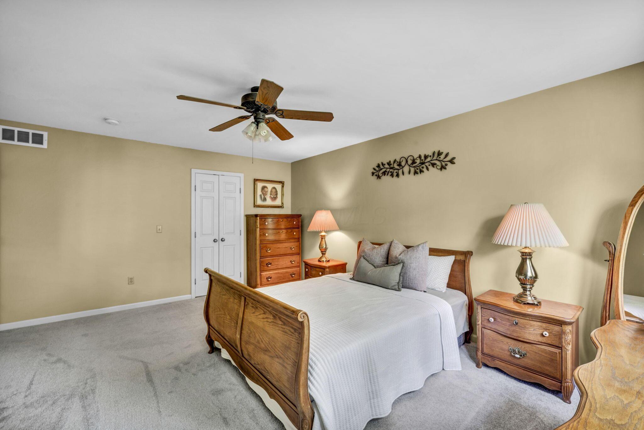 1114 Strathaven Drive N, 5c Property Photo 27