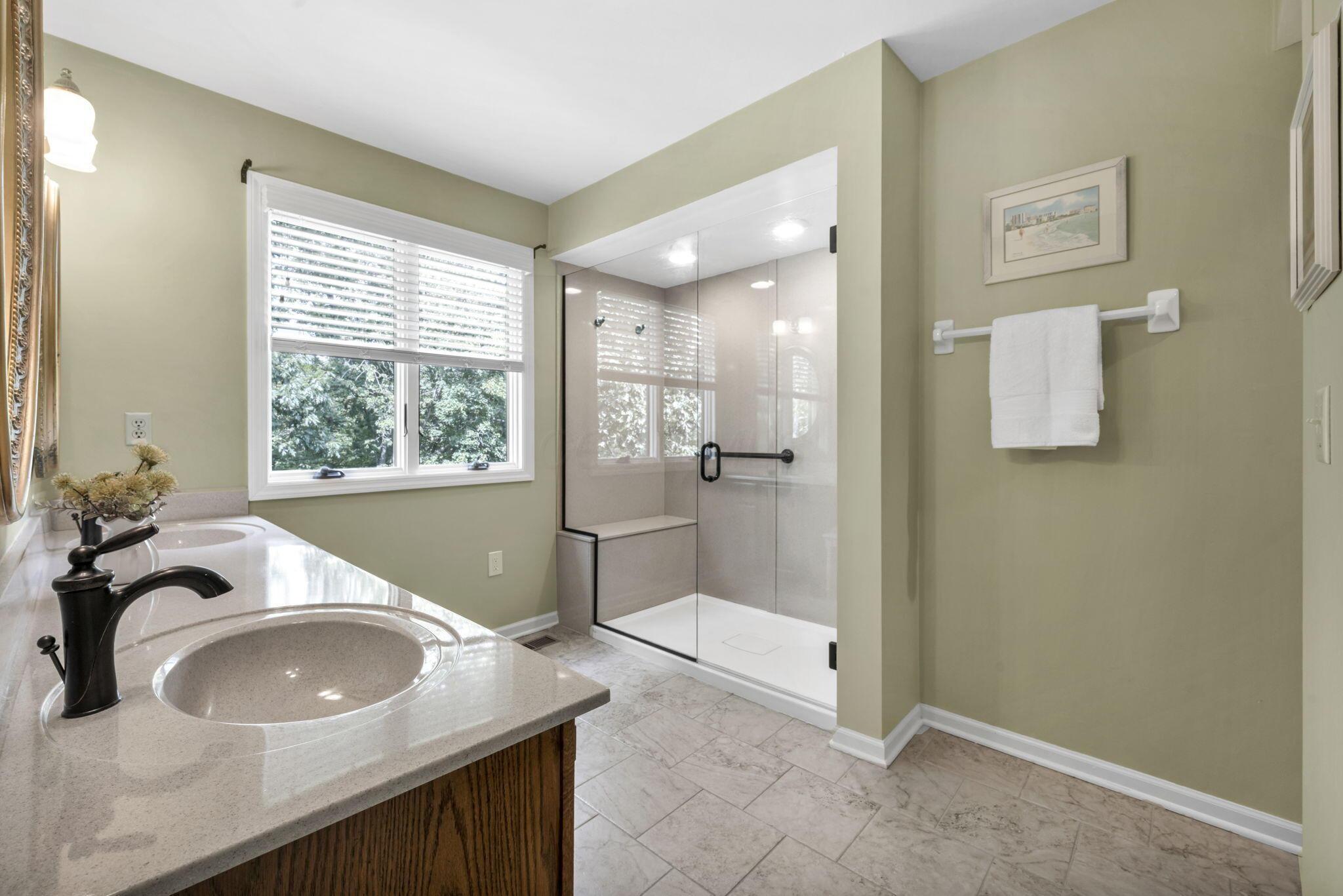 1114 Strathaven Drive N, 5c Property Photo 28