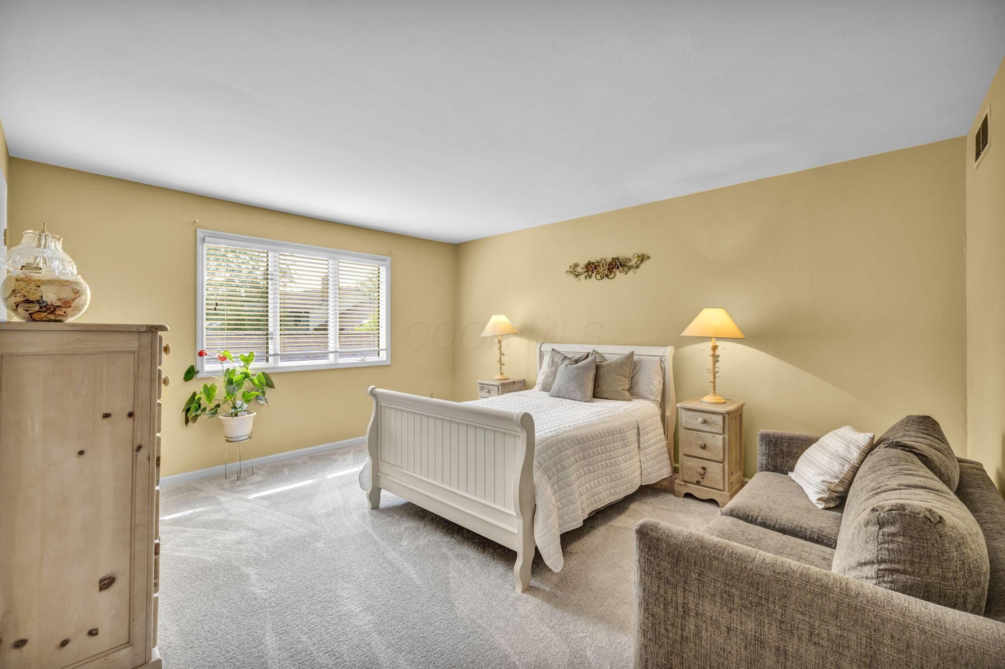 1114 Strathaven Drive N, 5c Property Photo 31