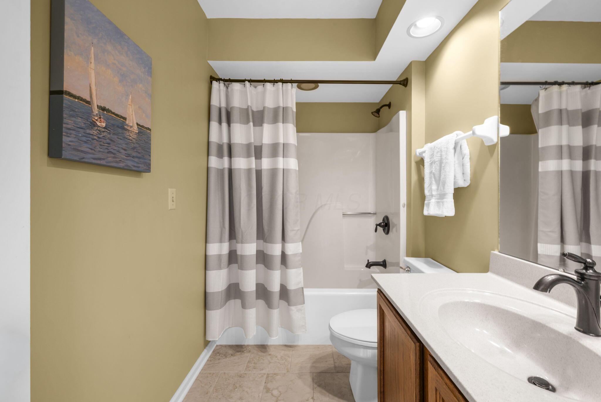 1114 Strathaven Drive N, 5c Property Photo 33