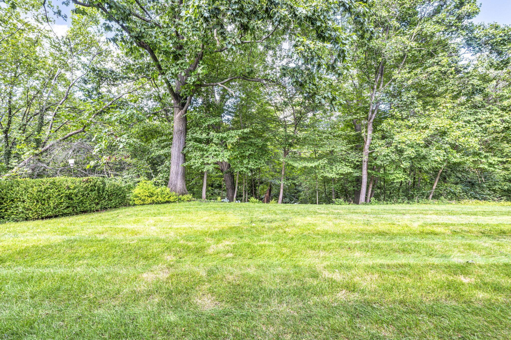 1114 Strathaven Drive N, 5c Property Photo 43