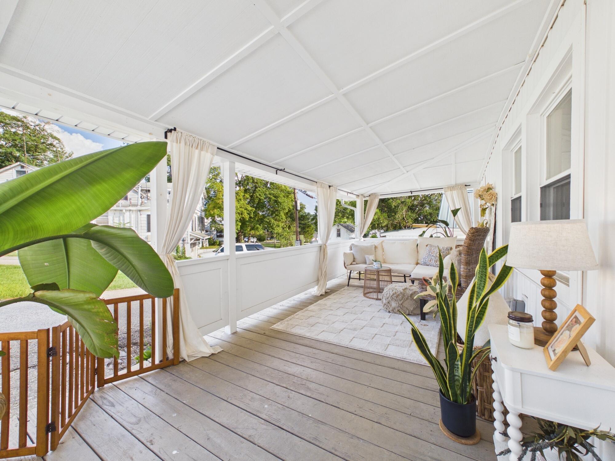 187 9th Street Property Photo 3