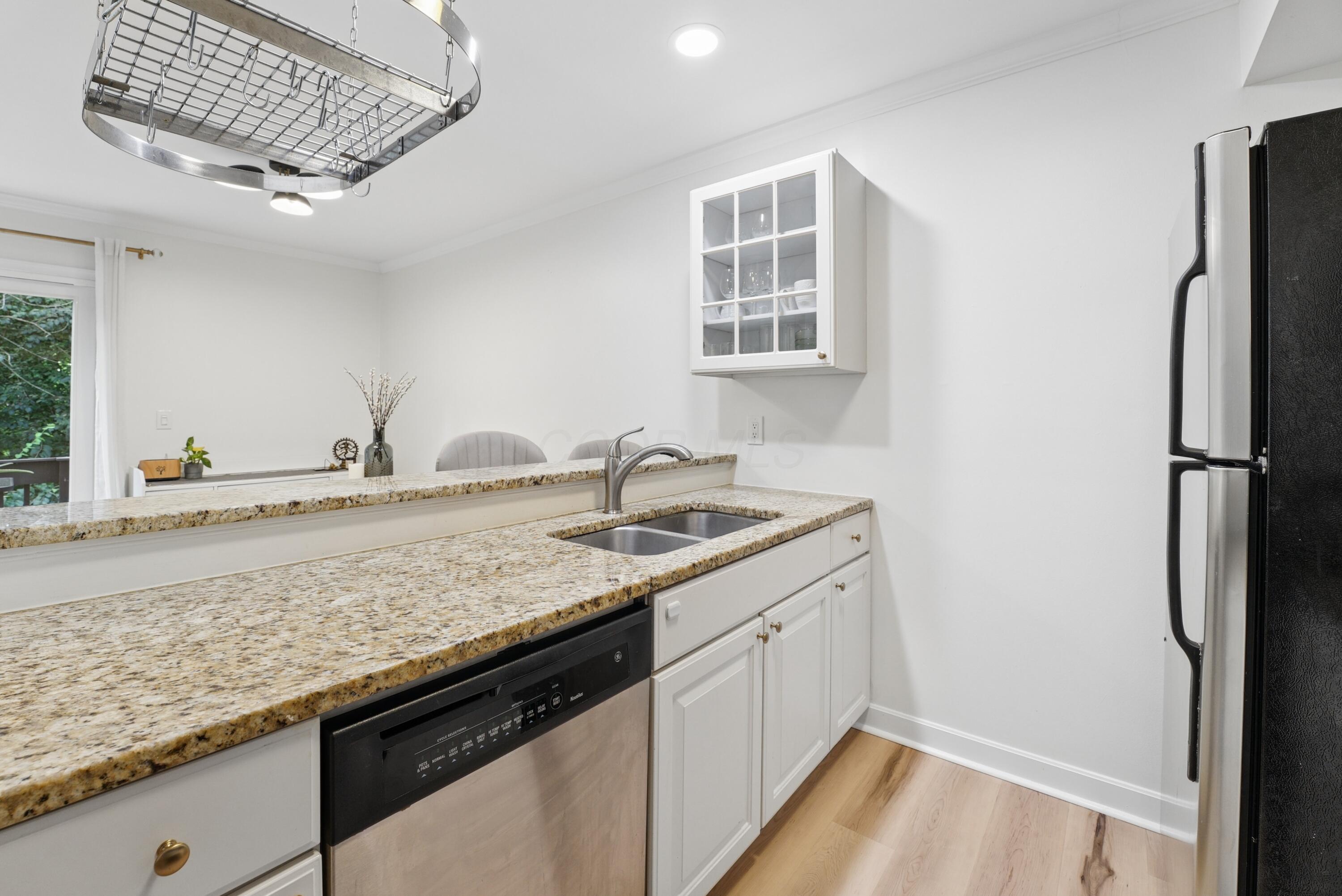 1577 Arlington Avenue, 1577b Property Photo 6