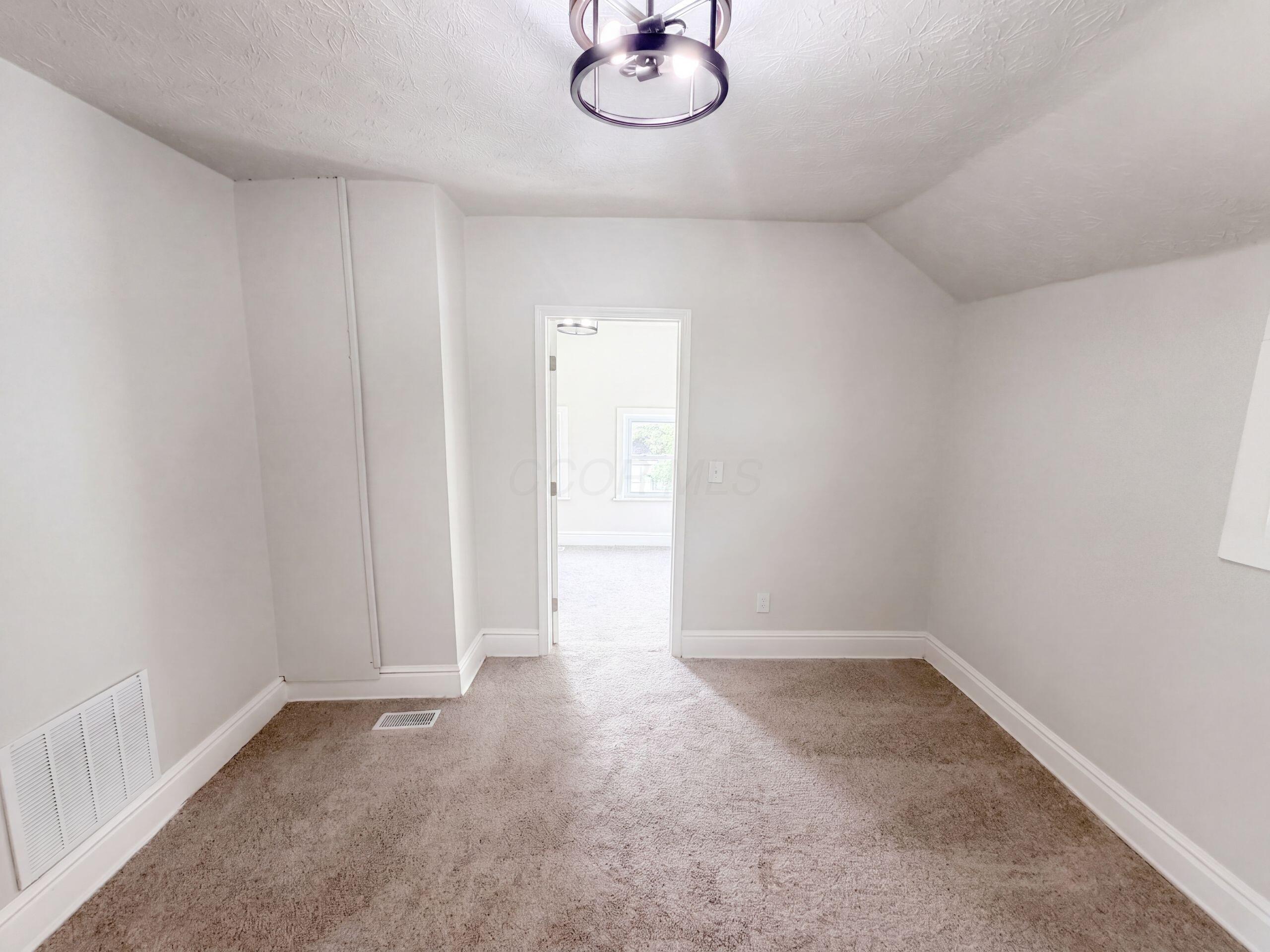 926 Ellsworth Avenue Property Photo 4