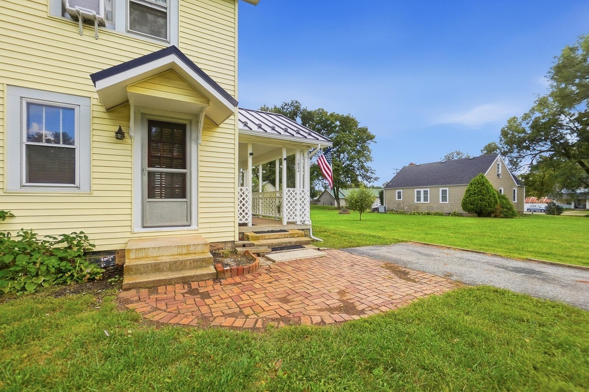 1024 Springlawn Avenue Property Photo 4
