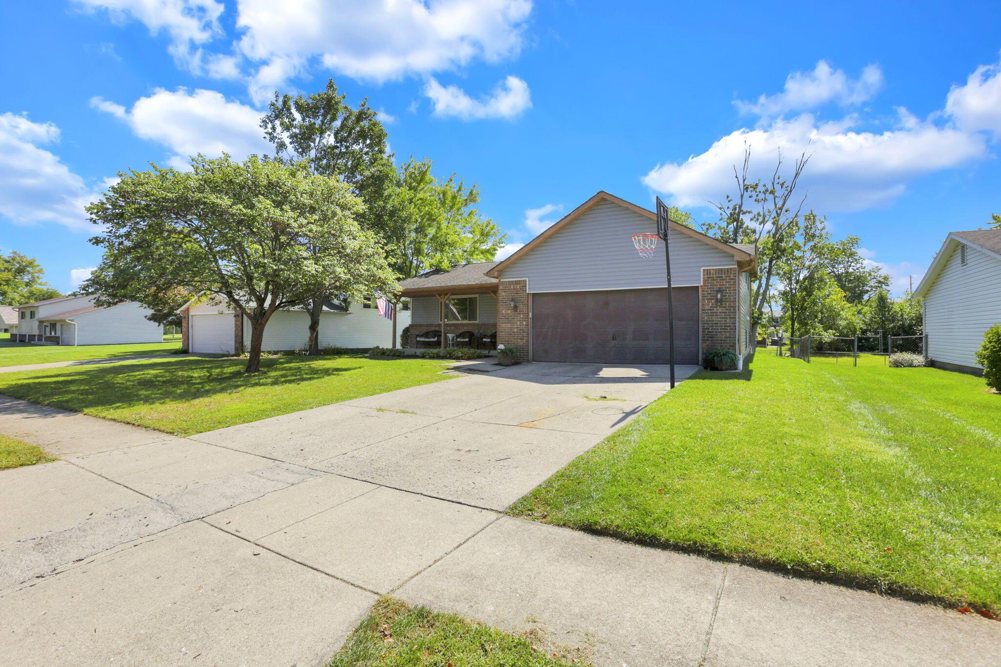 6427 Firethorn Avenue Property Photo 4