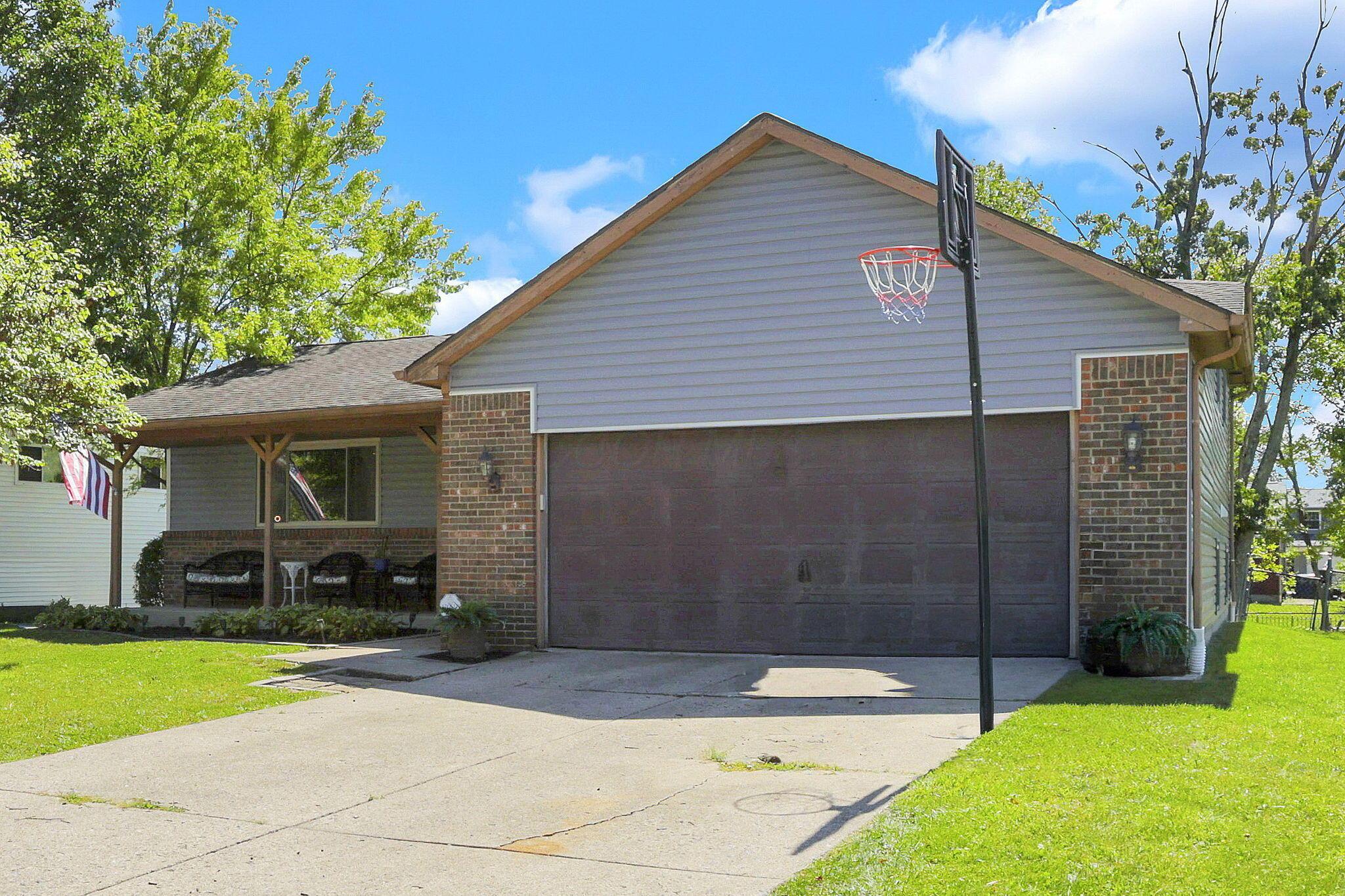 6427 Firethorn Avenue Property Photo 5