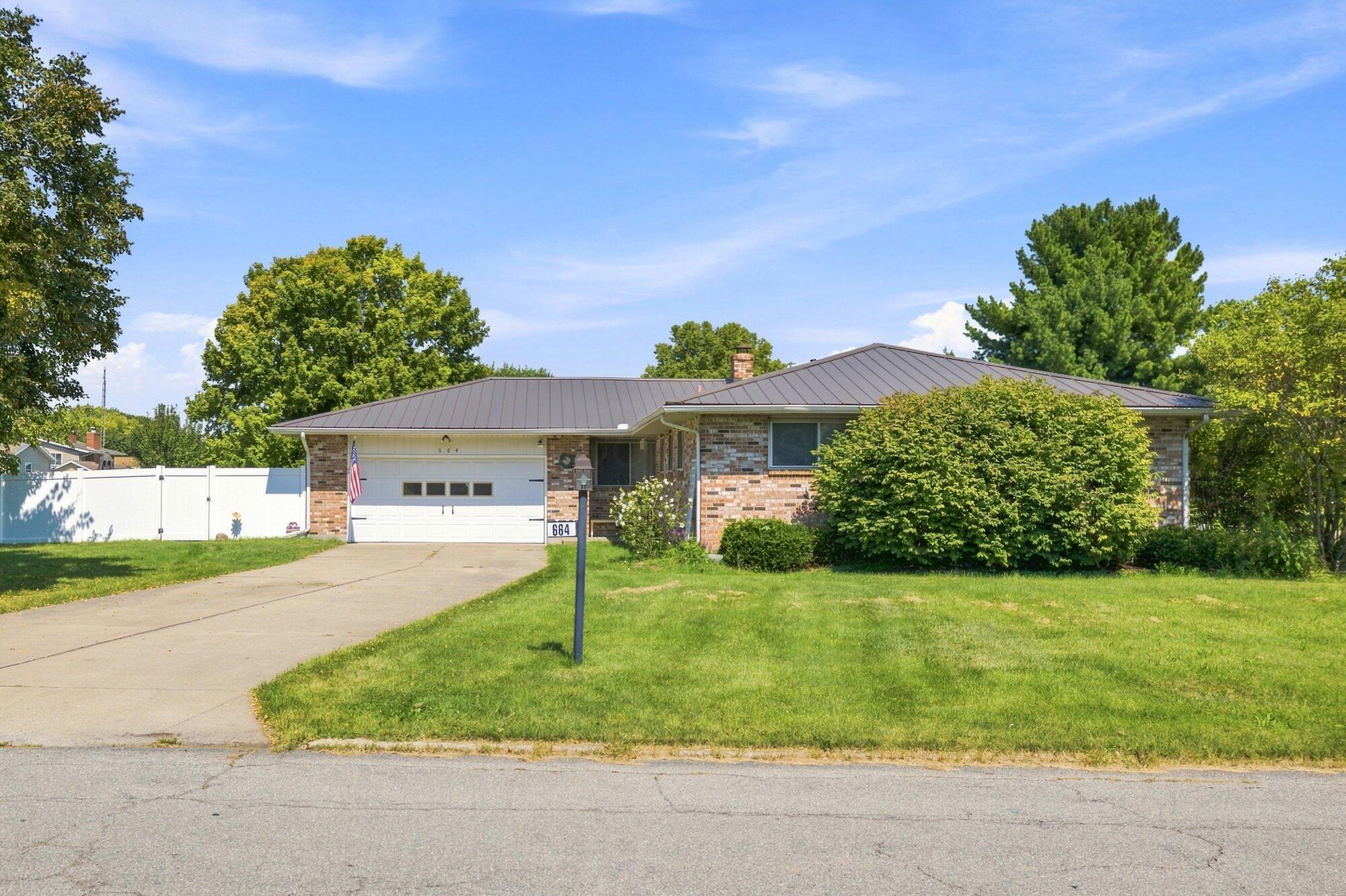 664 Edgefield Drive Property Photo 3