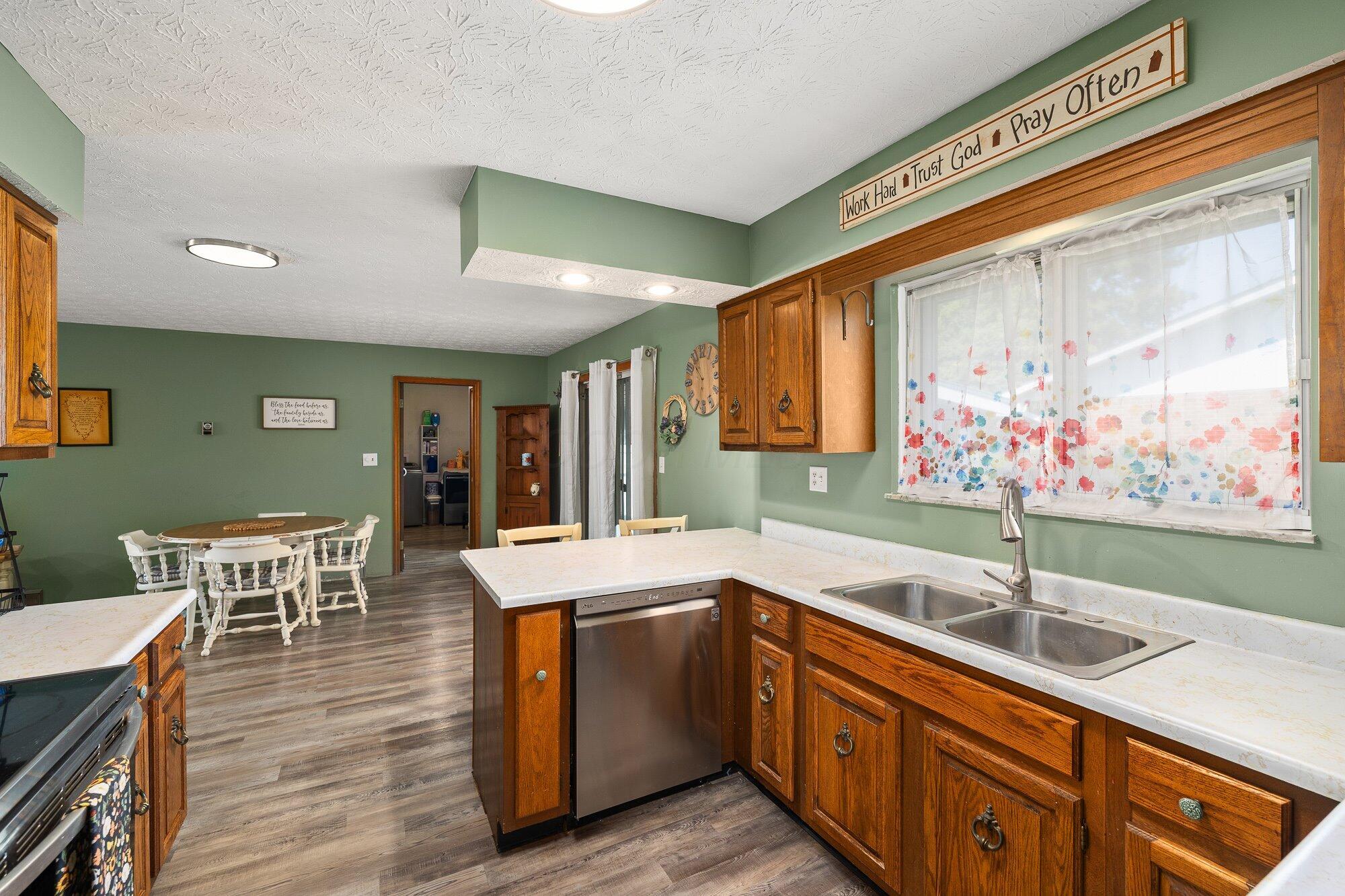 664 Edgefield Drive Property Photo 14