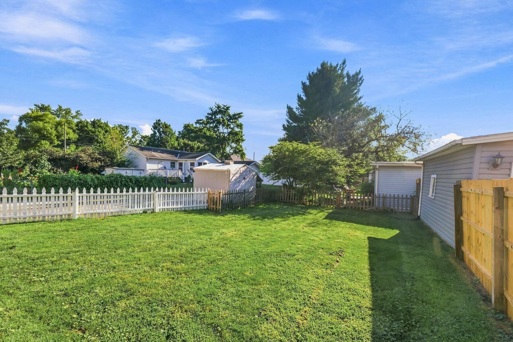 564 S Vine Street Property Photo 8