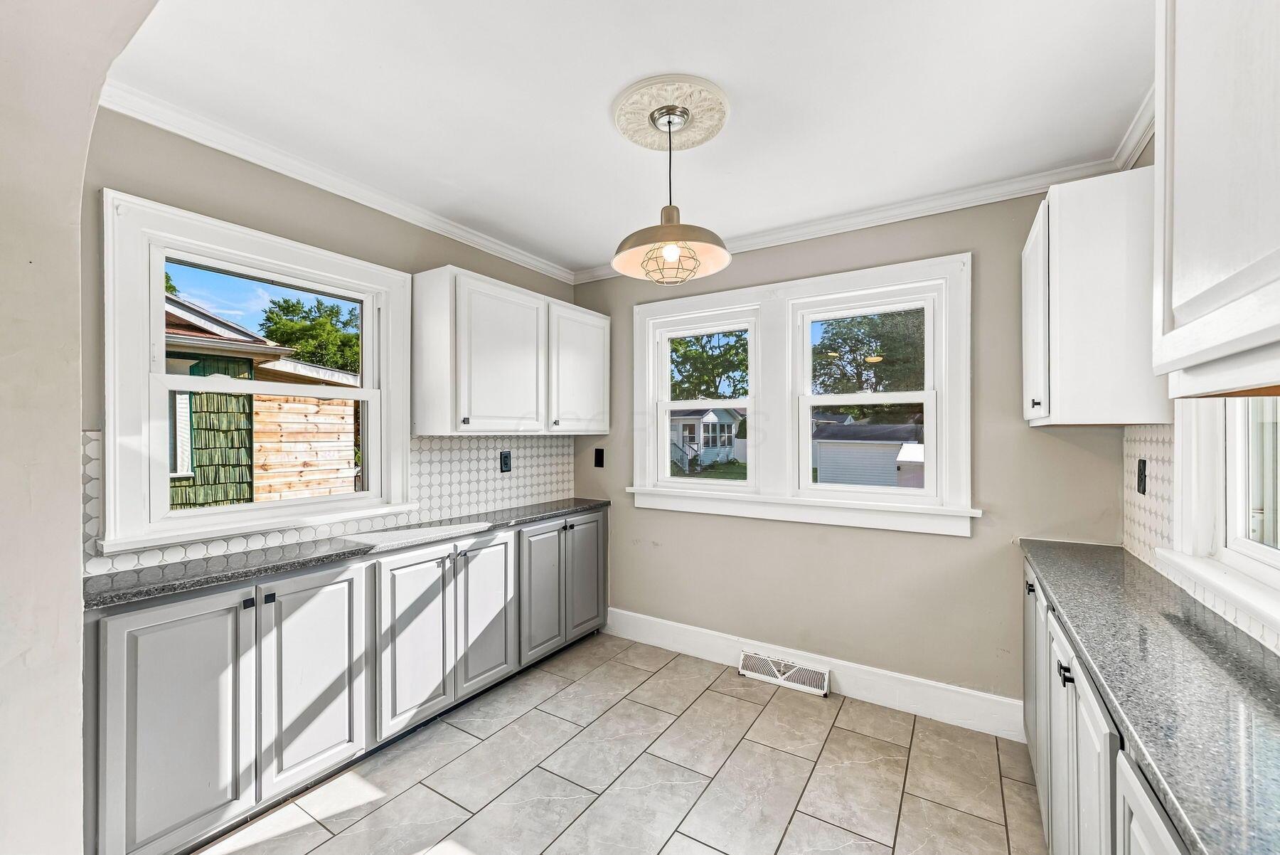 564 S Vine Street Property Photo 19