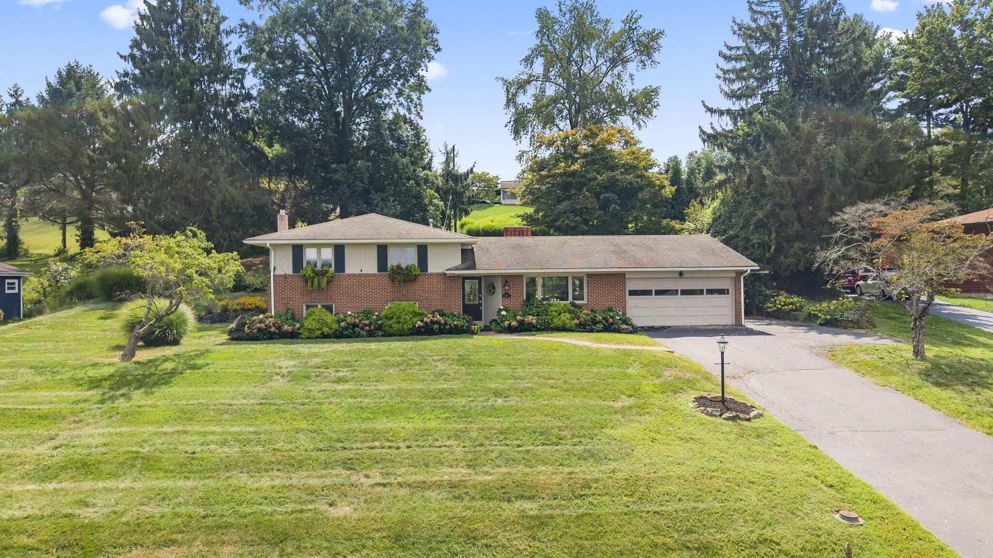 1006 Edgewood Drive Property Photo 1