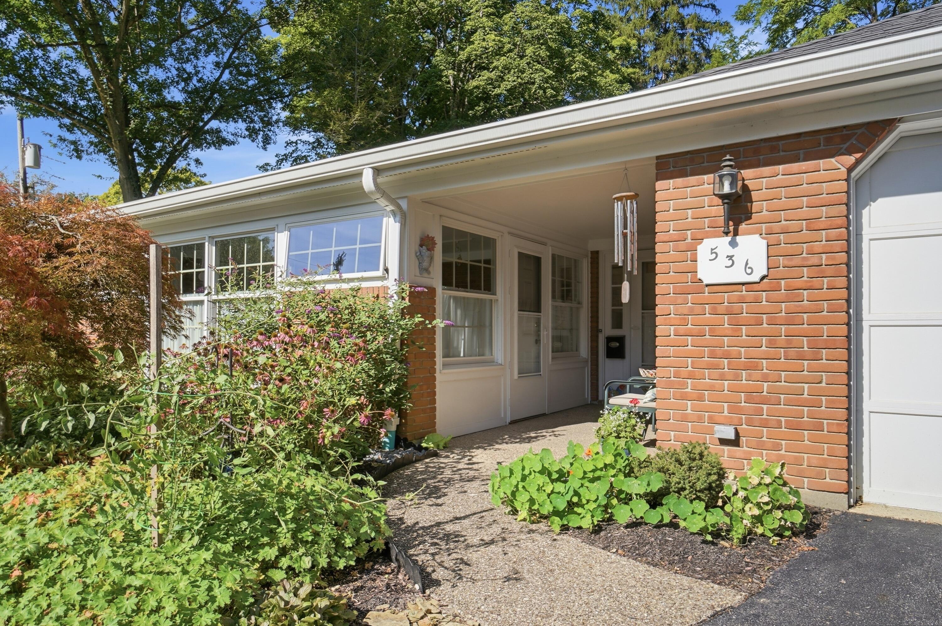 536 W Broadway Property Photo 4