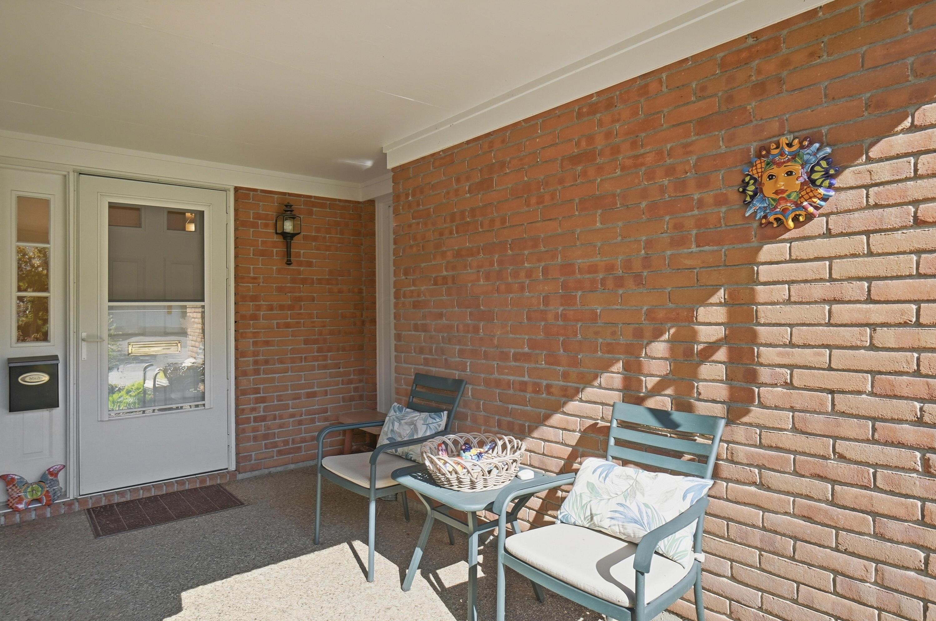 536 W Broadway Property Photo 5