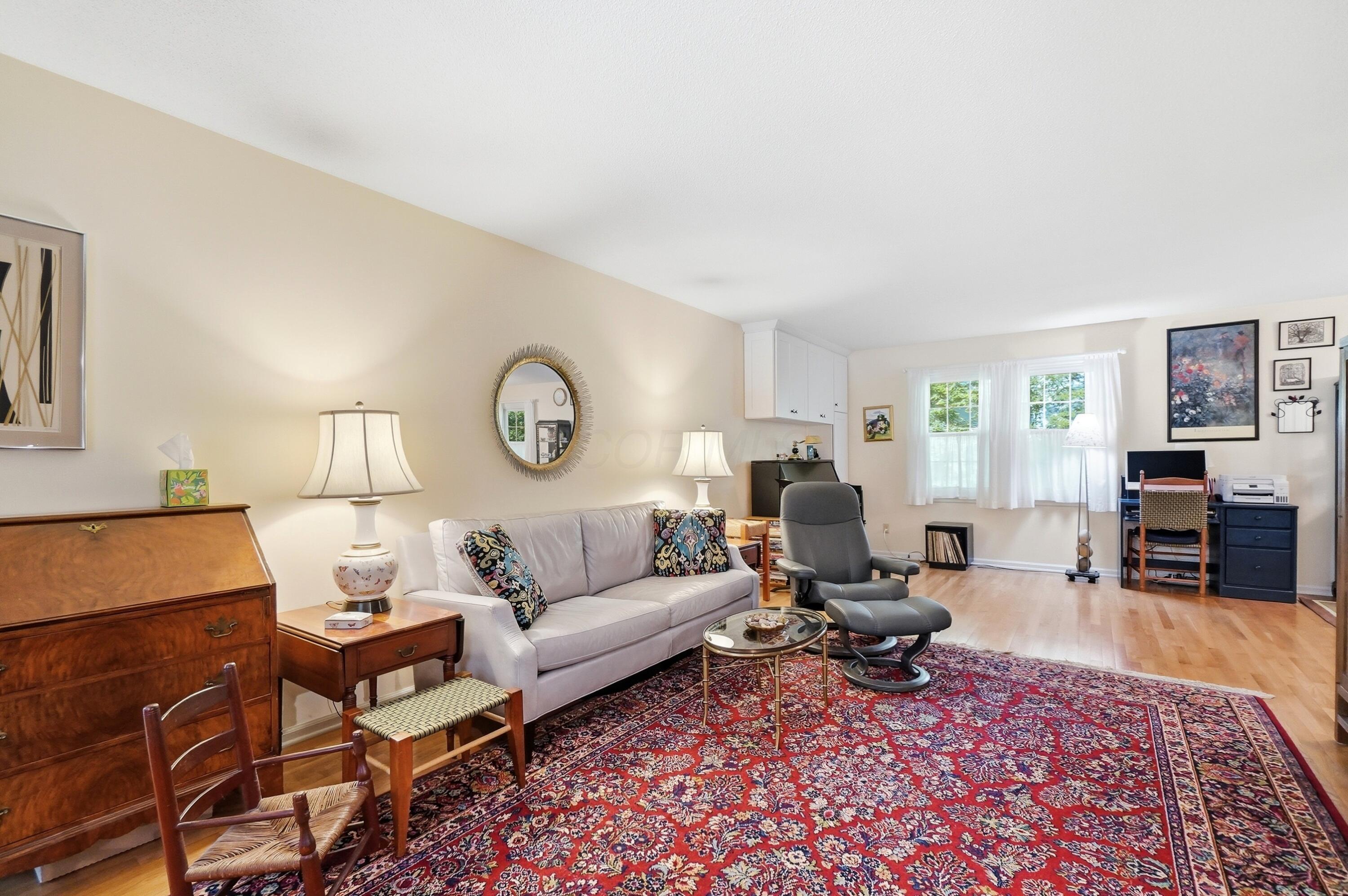 536 W Broadway Property Photo 9