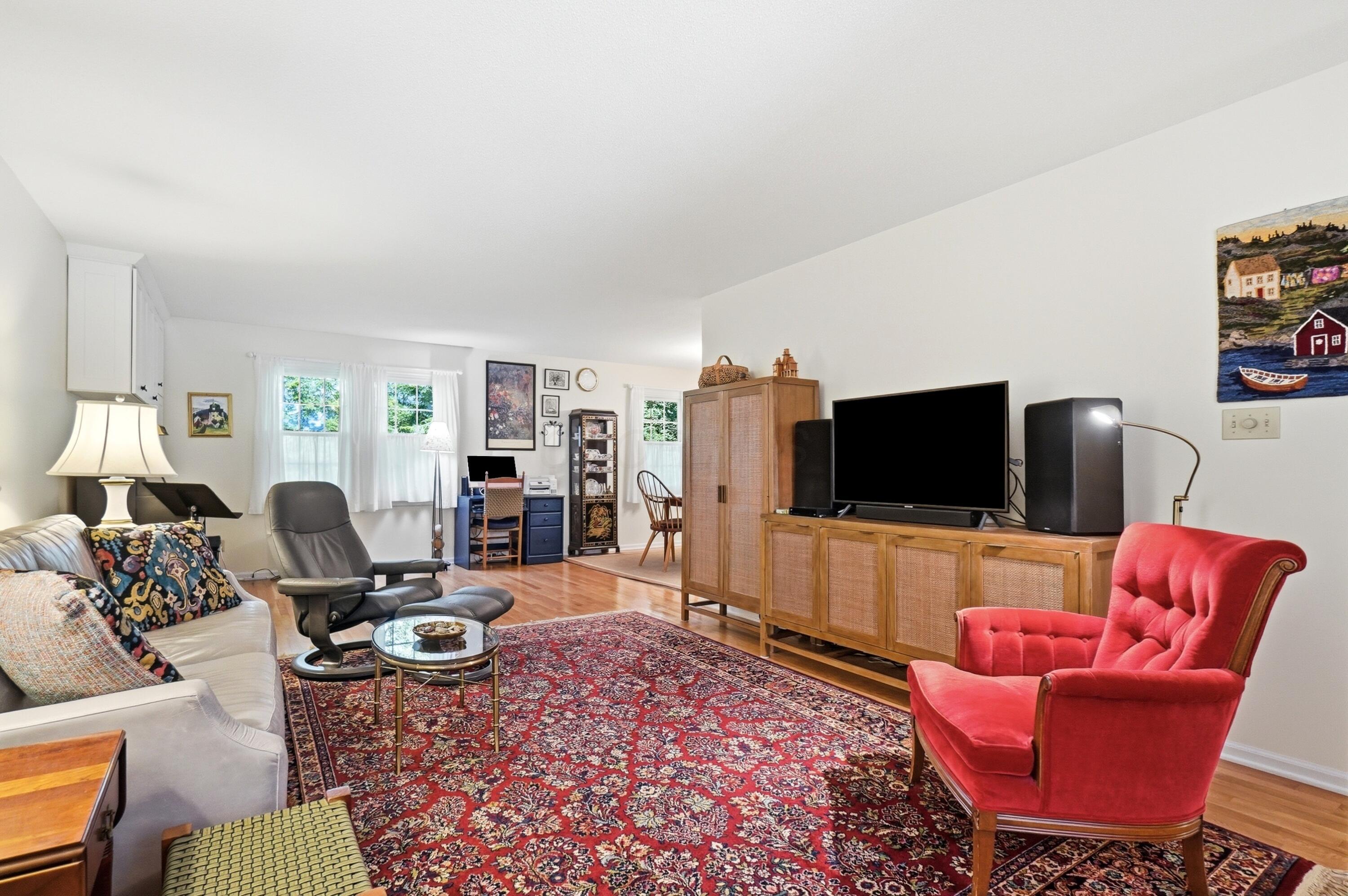 536 W Broadway Property Photo 10