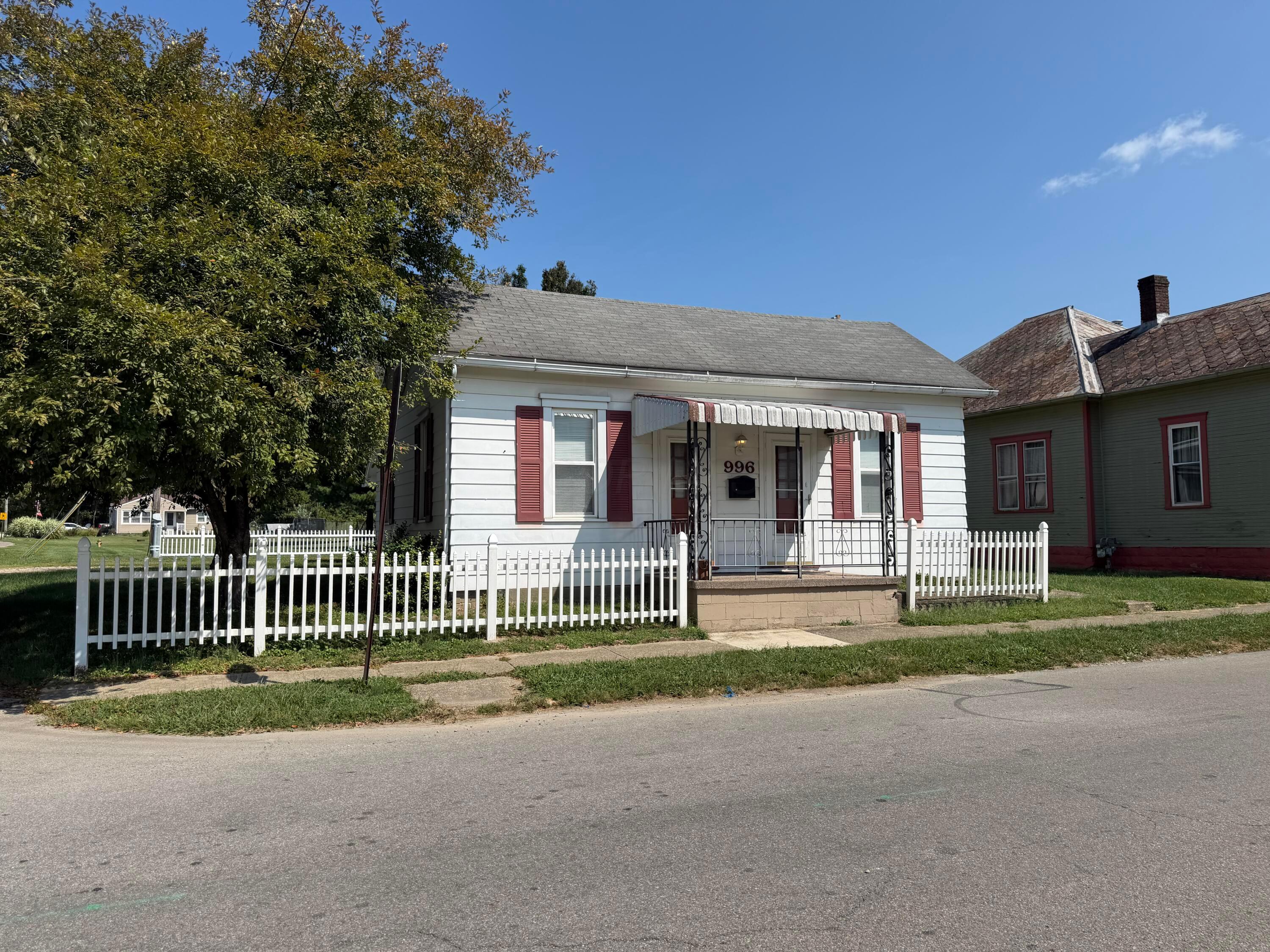 996 3rd Street Property Photo 2