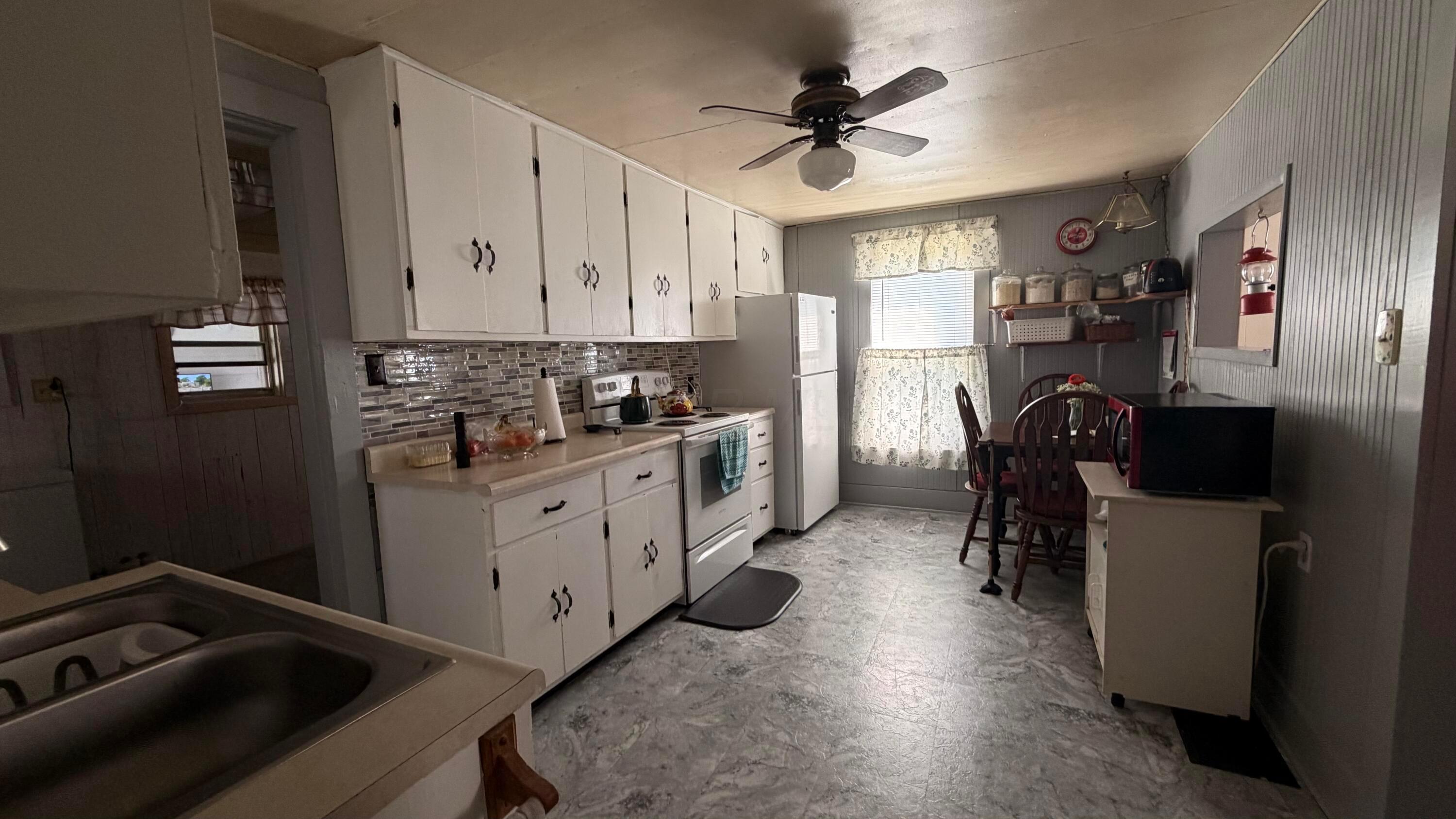 996 3rd Street Property Photo 7