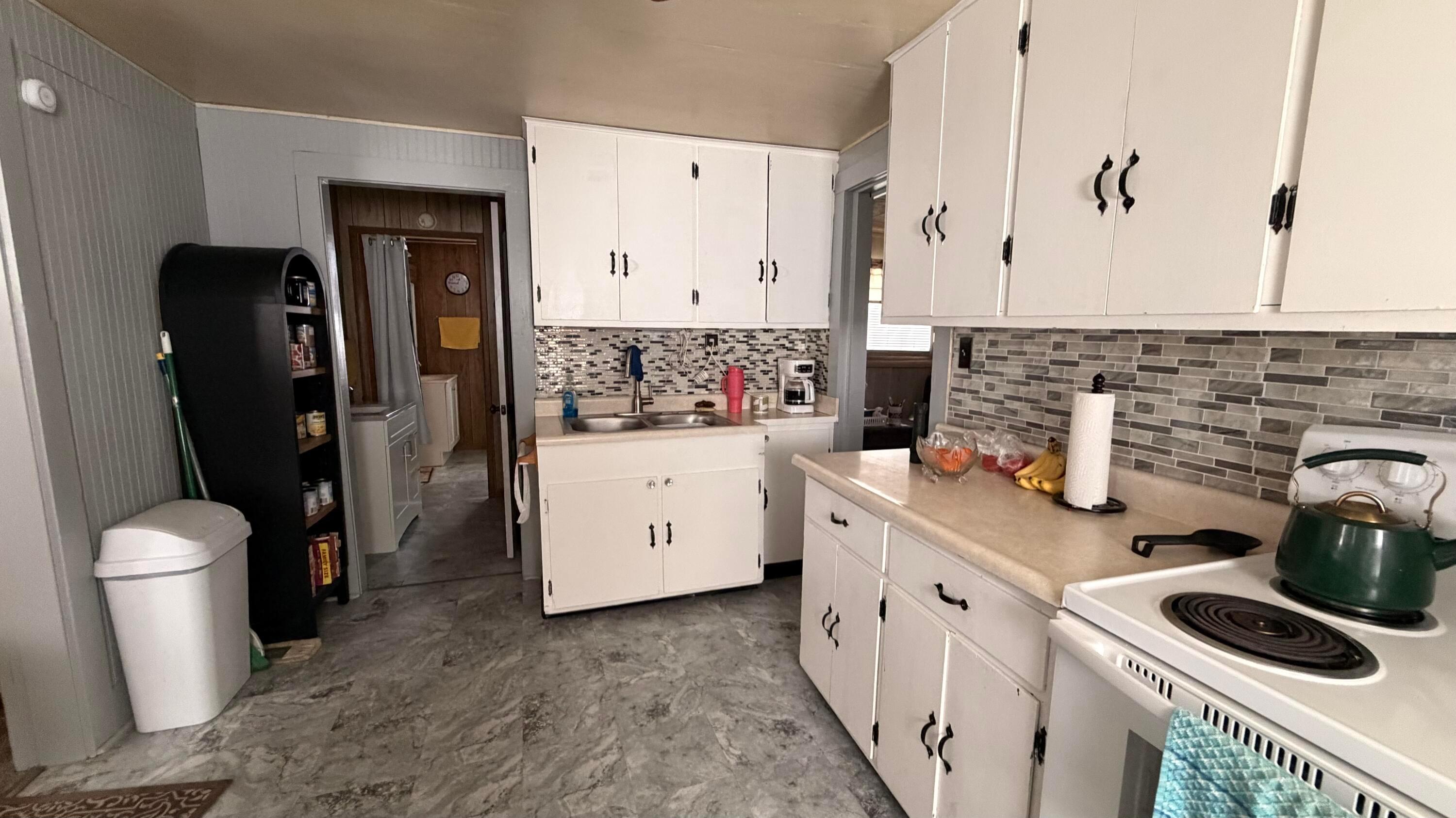 996 3rd Street Property Photo 8
