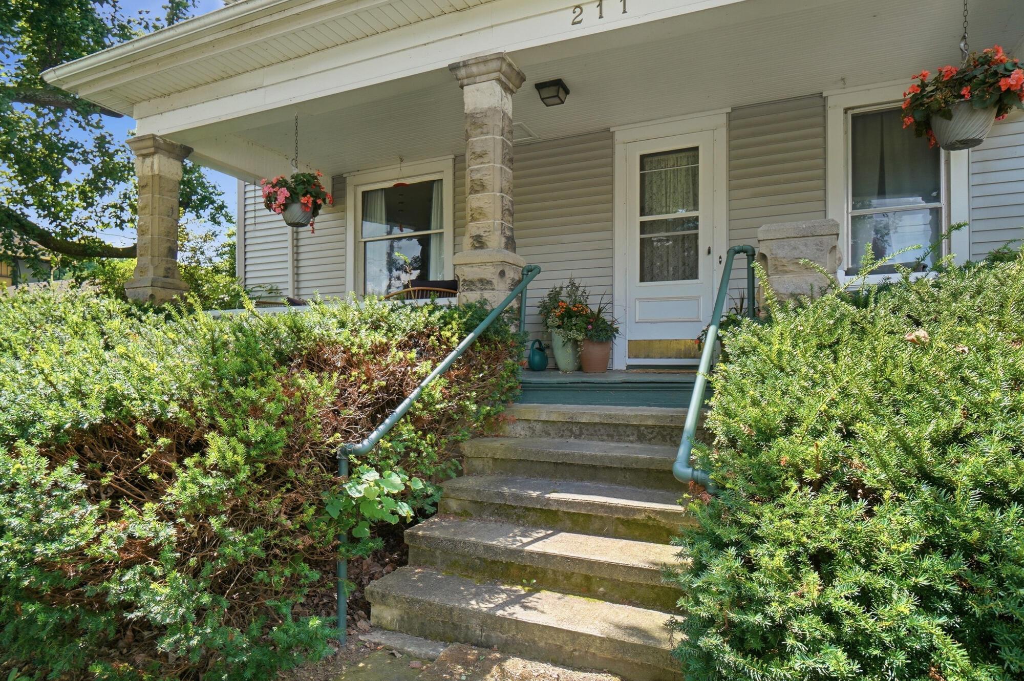 211 S Main Street Property Photo 6
