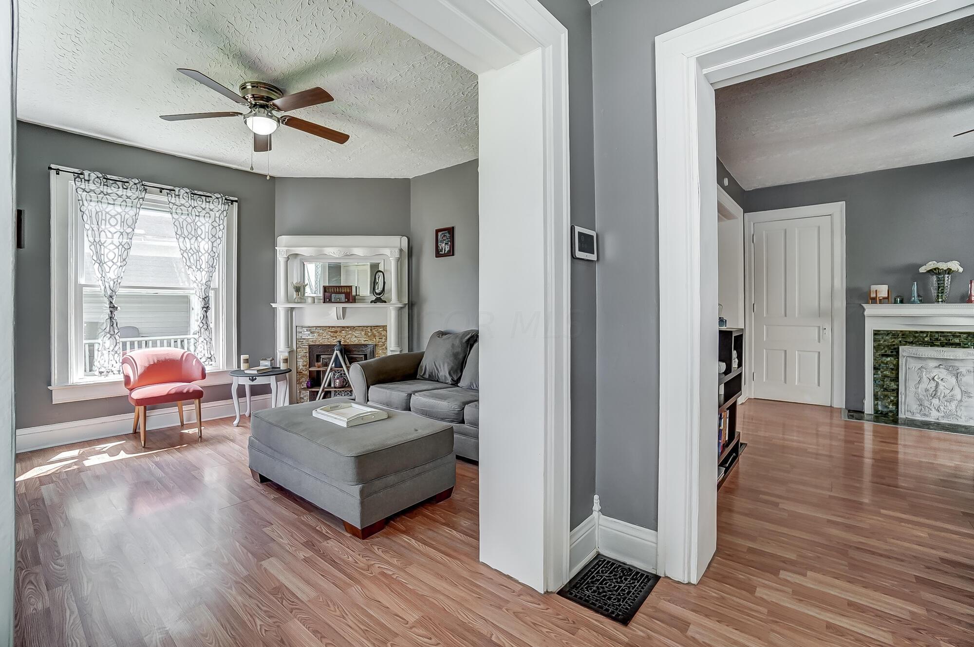127 E Grand Avenue Property Photo 6