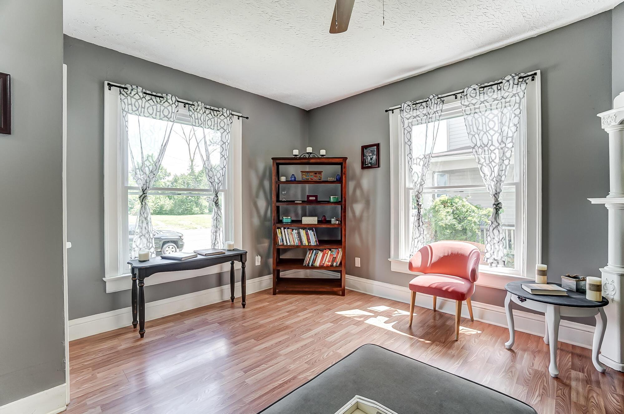 127 E Grand Avenue Property Photo 8