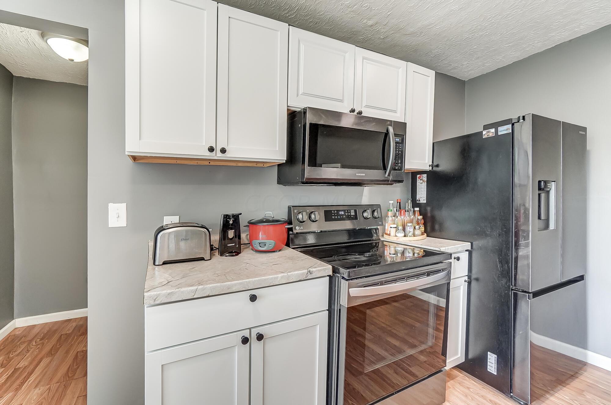 127 E Grand Avenue Property Photo 28