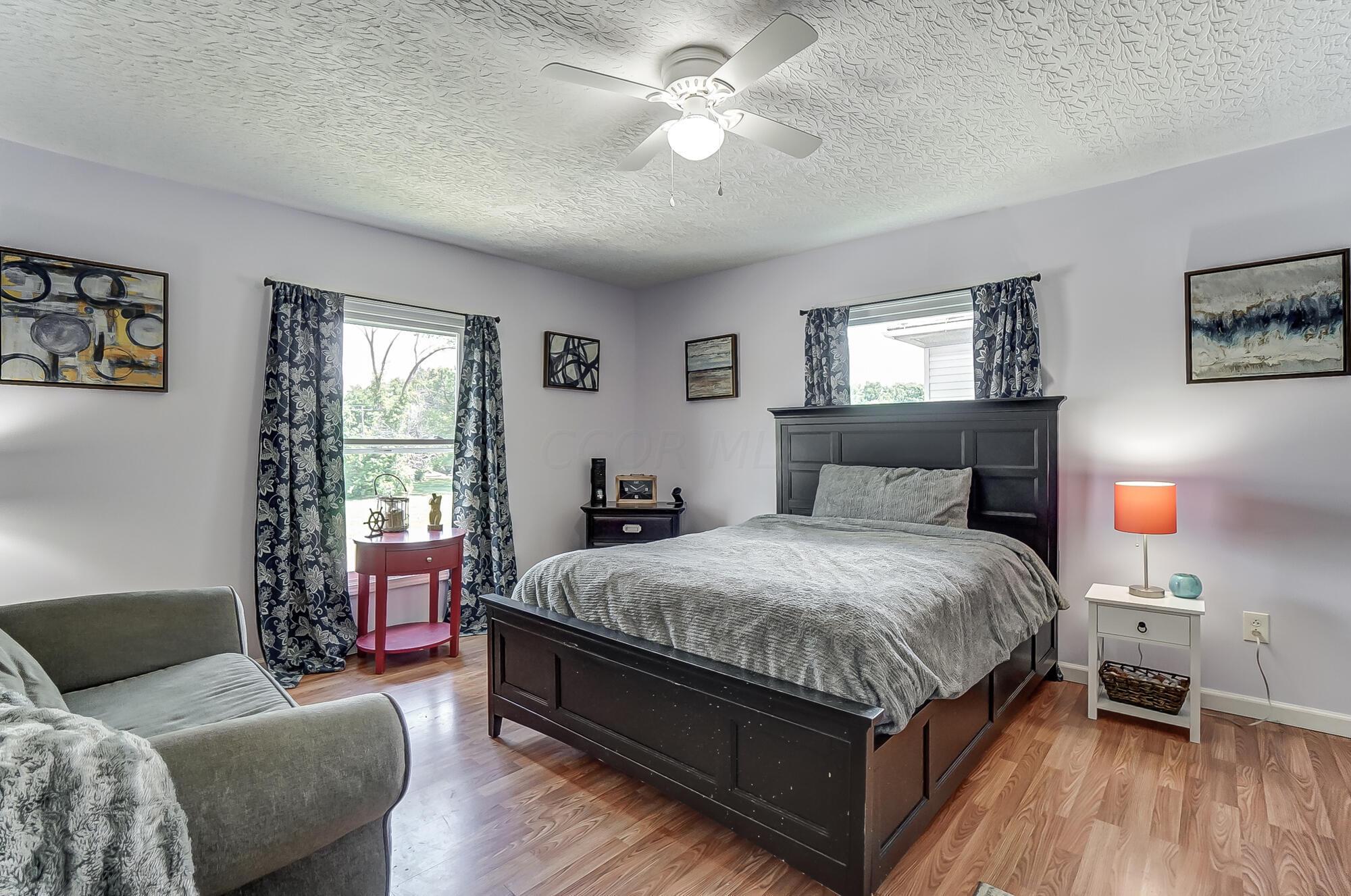127 E Grand Avenue Property Photo 31