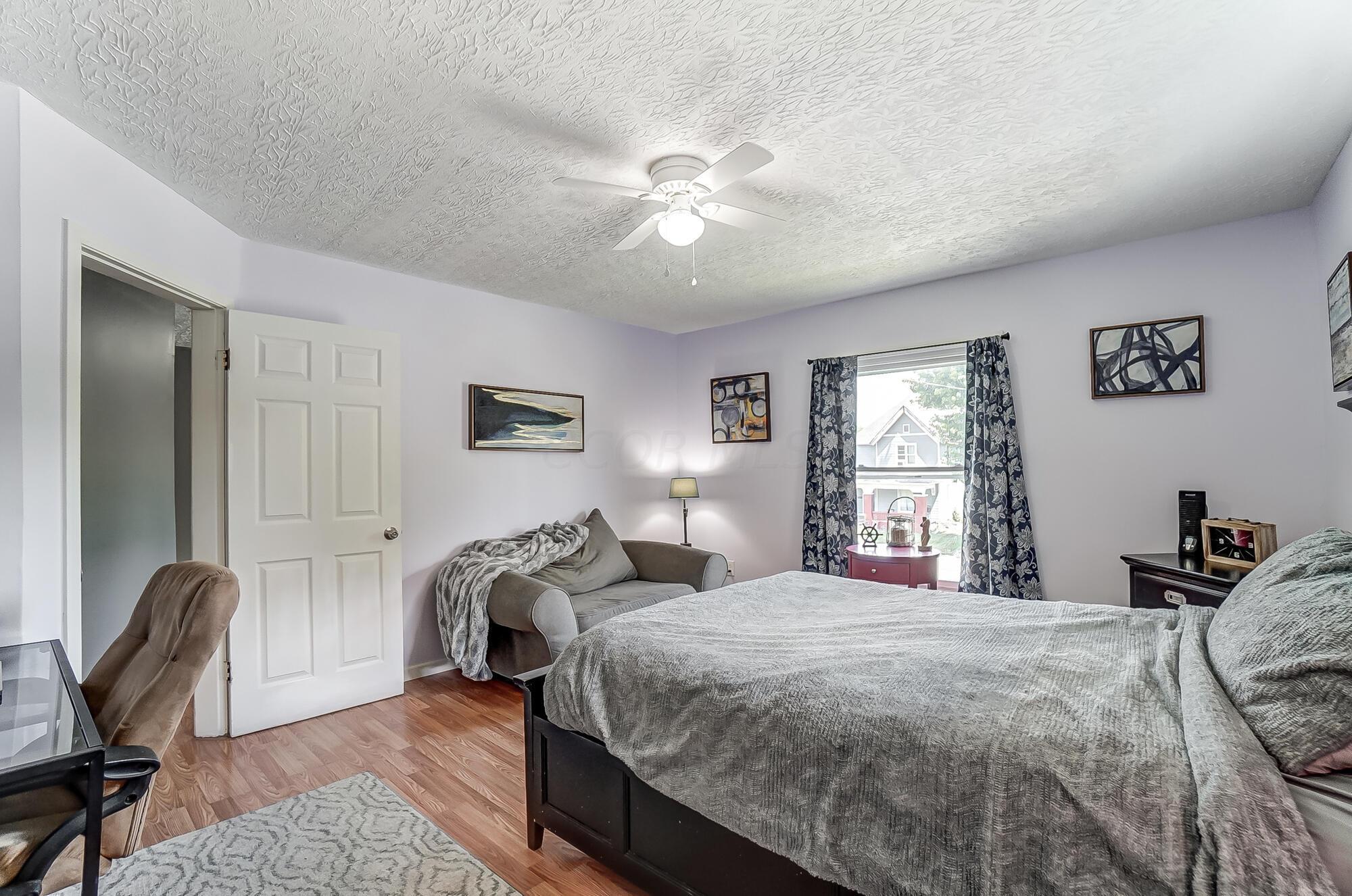 127 E Grand Avenue Property Photo 32