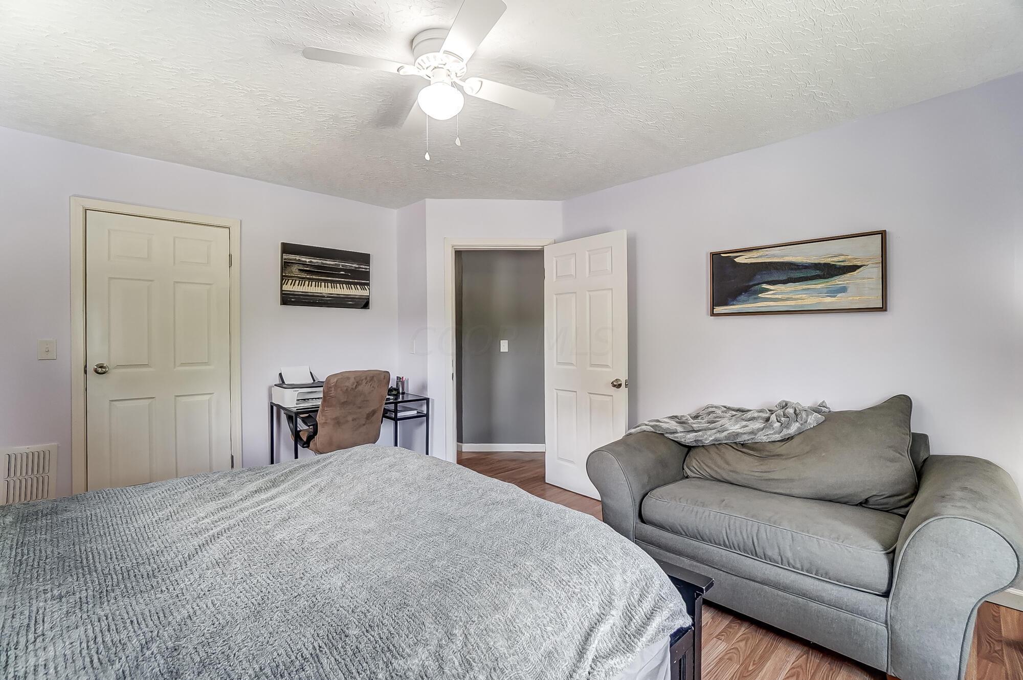 127 E Grand Avenue Property Photo 33