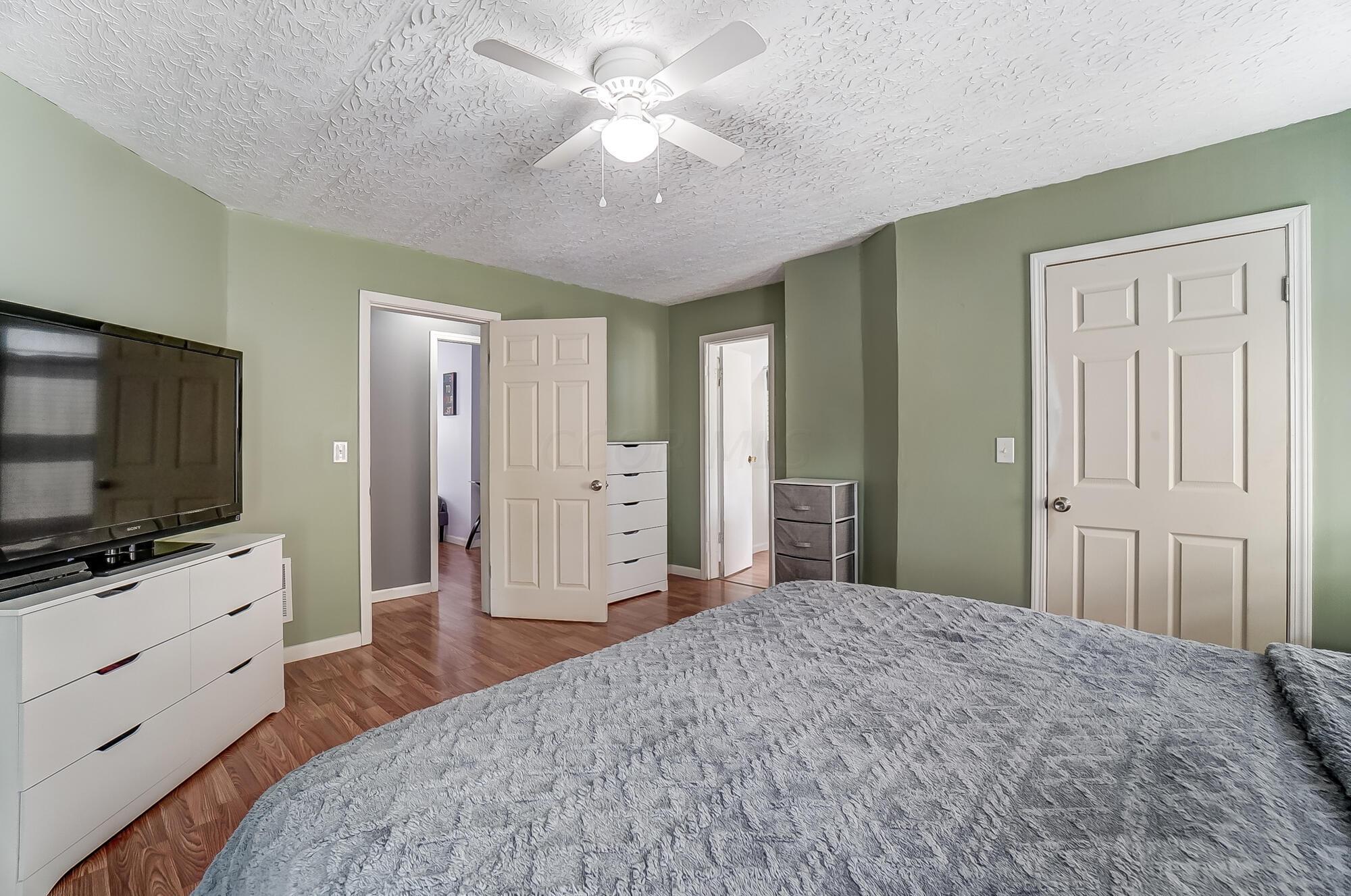 127 E Grand Avenue Property Photo 35