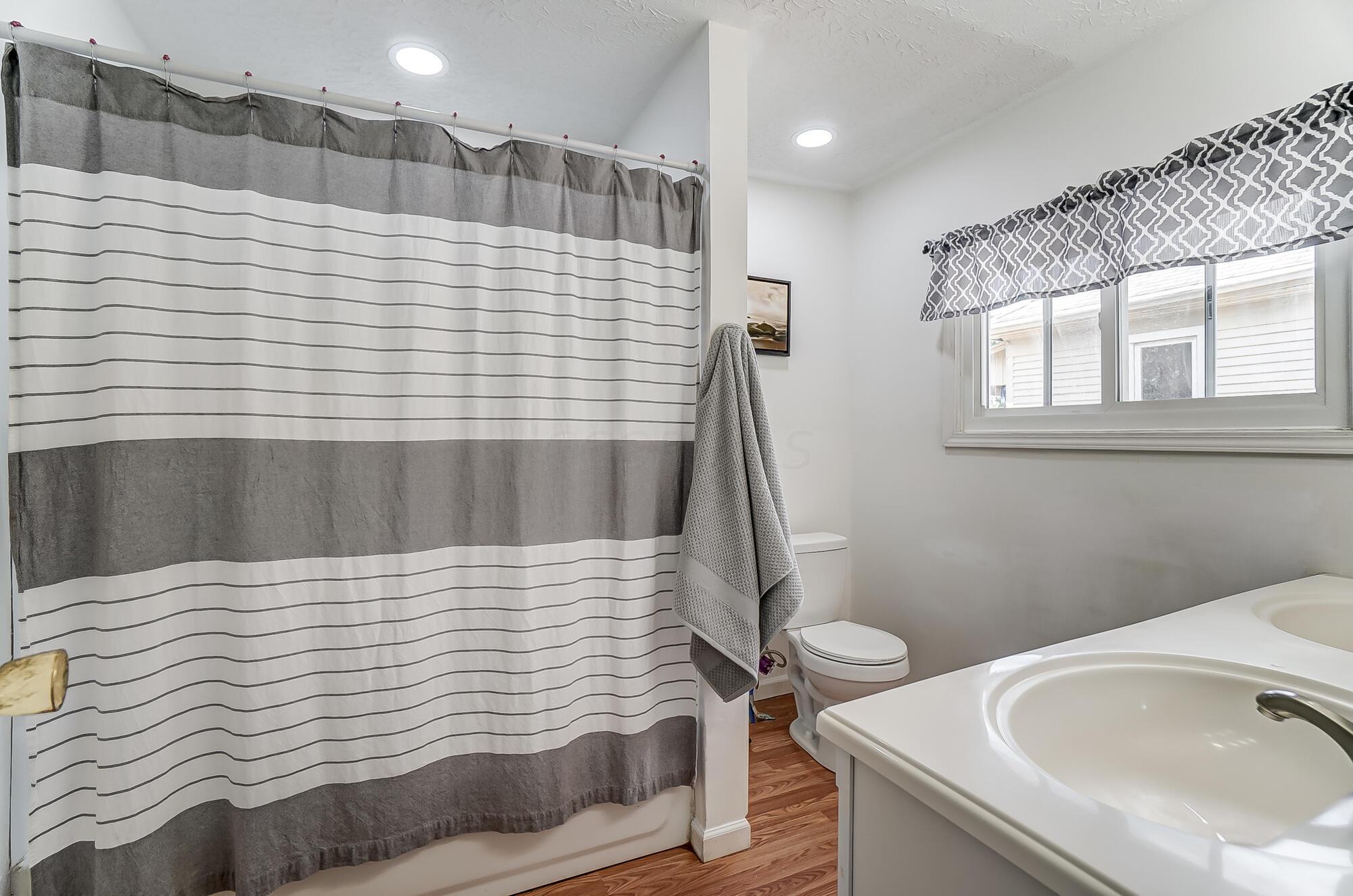 127 E Grand Avenue Property Photo 36