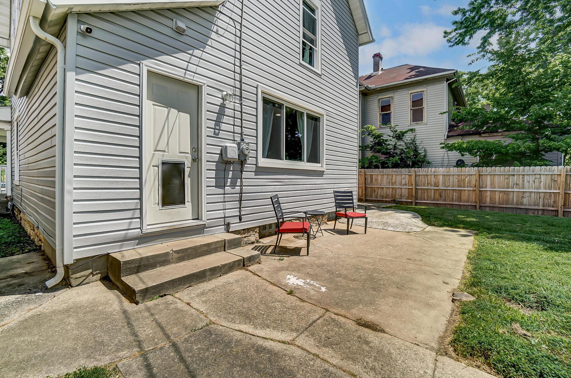127 E Grand Avenue Property Photo 45