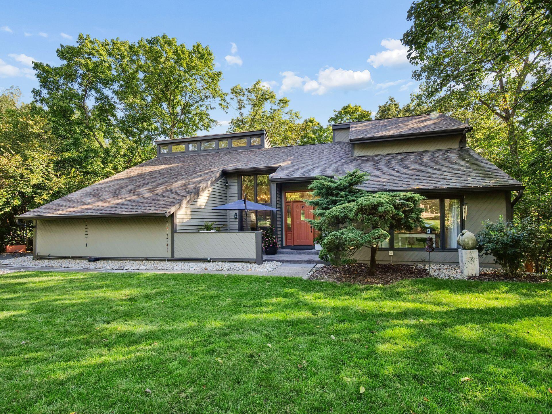 4766 Donegal Cliffs Drive Property Photo 1