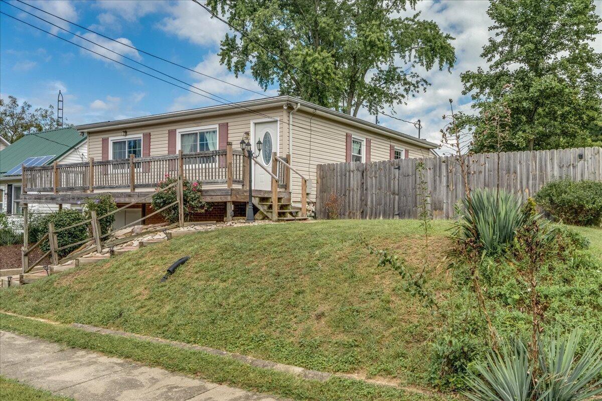 136 Hayward Avenue Property Photo 3