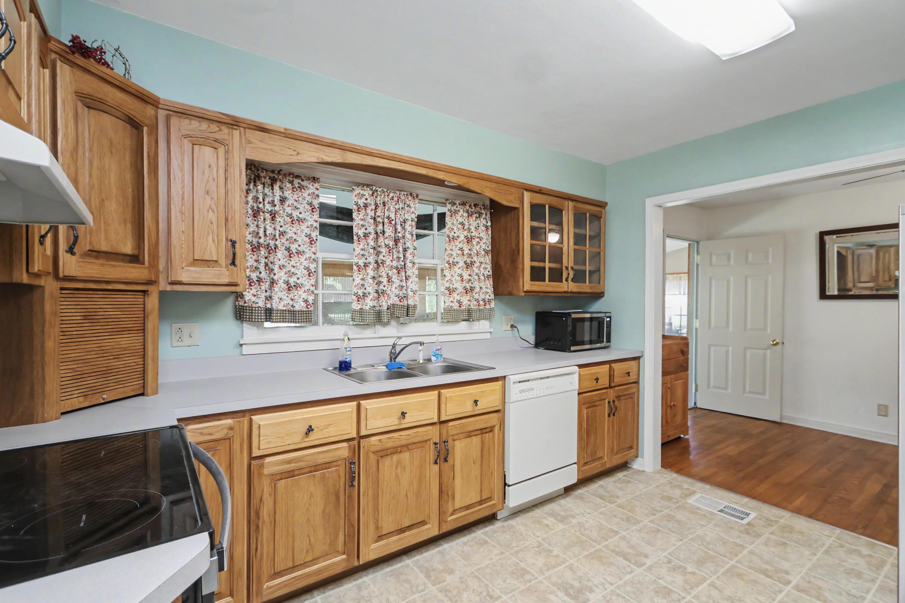536 Euclid Avenue Property Photo 6