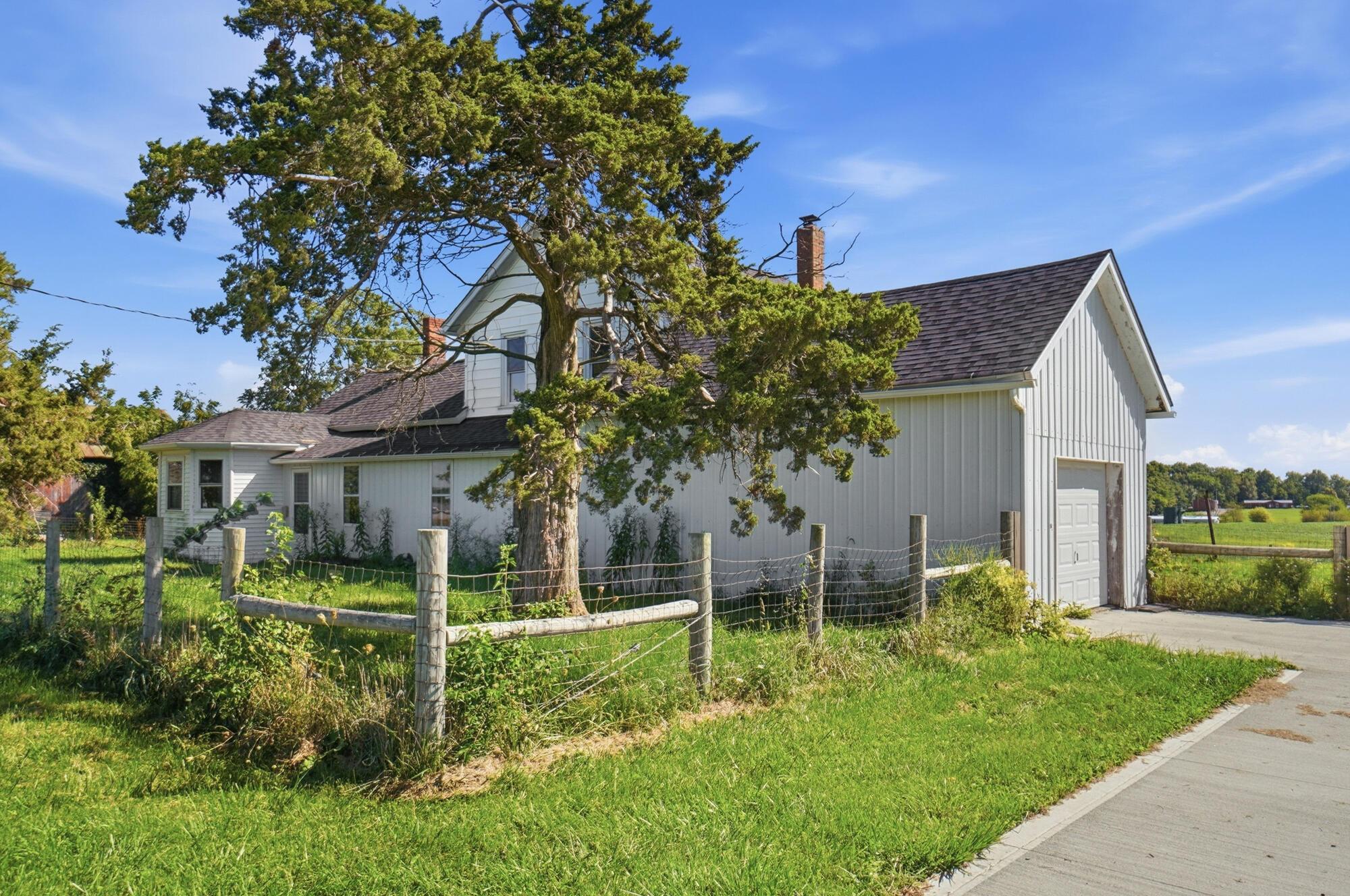 5517 Twp Rd 117 Property Photo 6