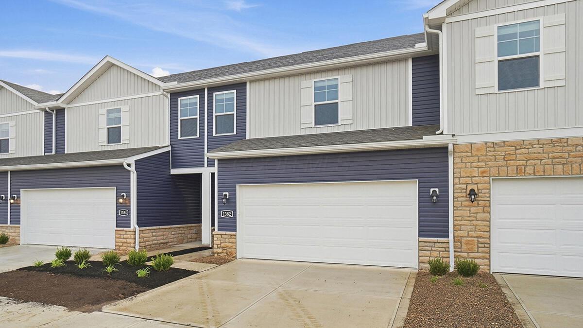 1382 Marinelli Drive E Property Photo 3