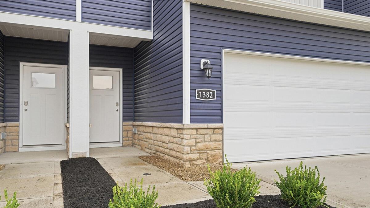 1382 Marinelli Drive E Property Photo 4