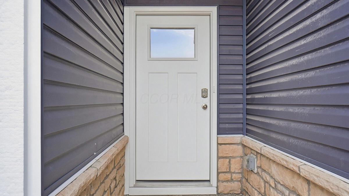 1382 Marinelli Drive E Property Photo 5